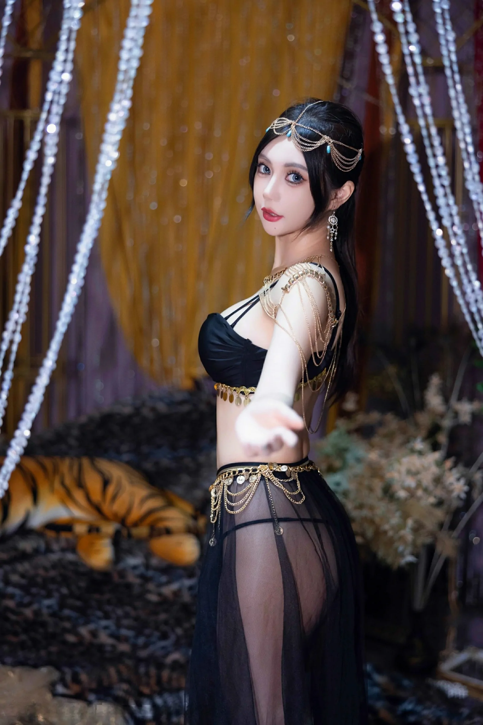 图片[5]-XiuRen 秀人 No.10018 绮里嘉ula [79P]-COS写真在线网