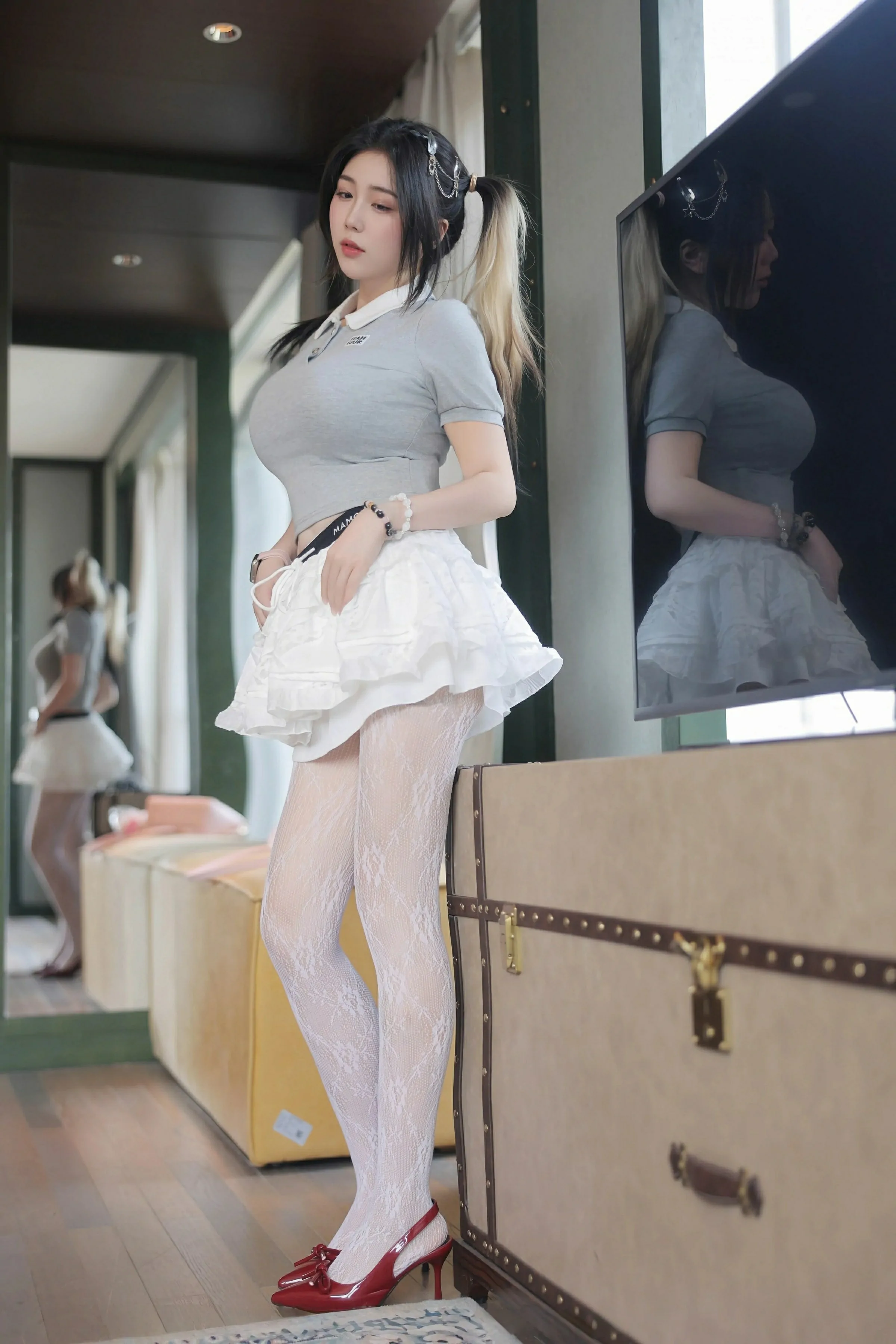 图片[4]-秀人网 No.10330 诺诺Hsu [60P]-COS写真在线网