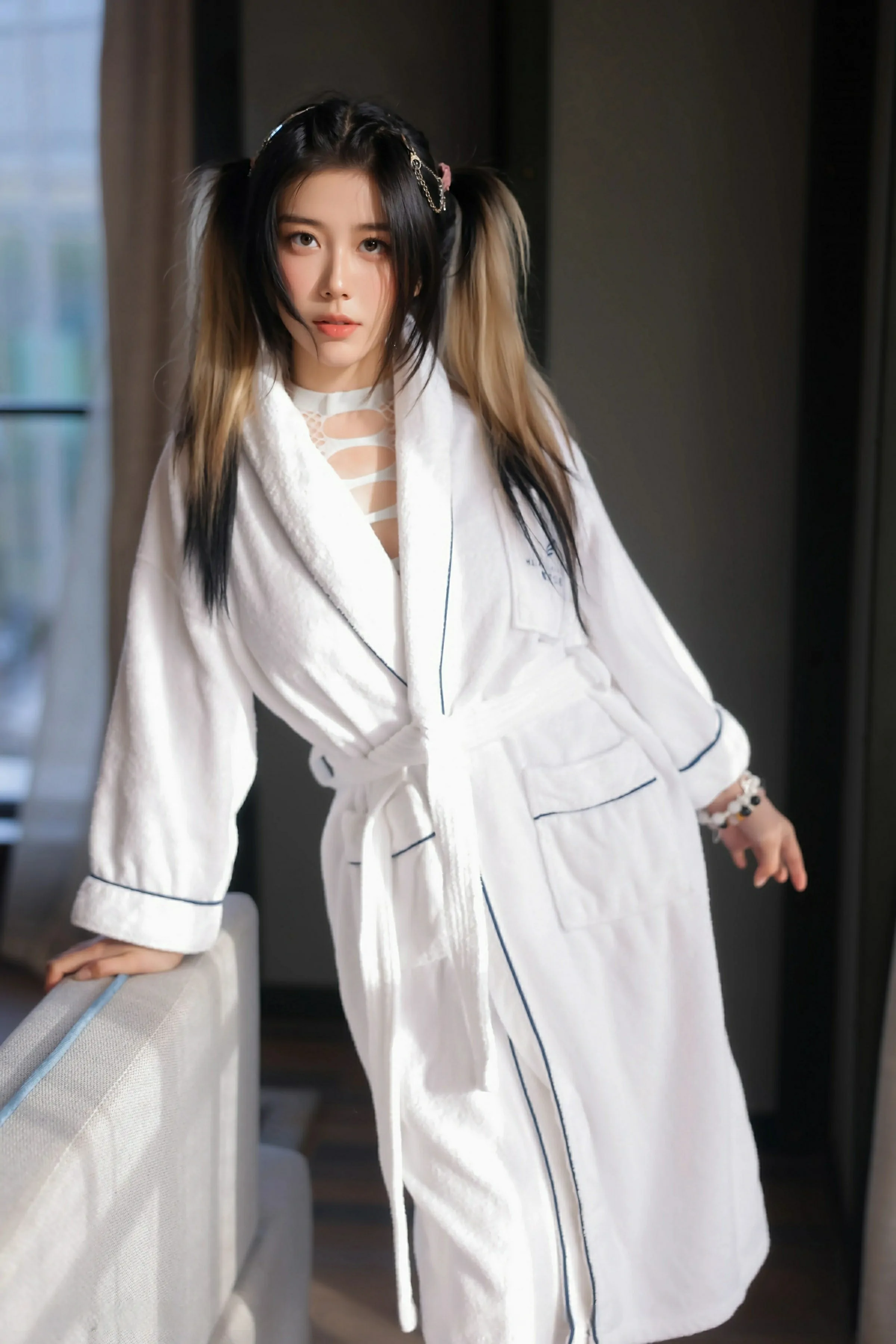 图片[4]-秀人网 No.10394 诺诺Hsu [54P]-COS写真在线网