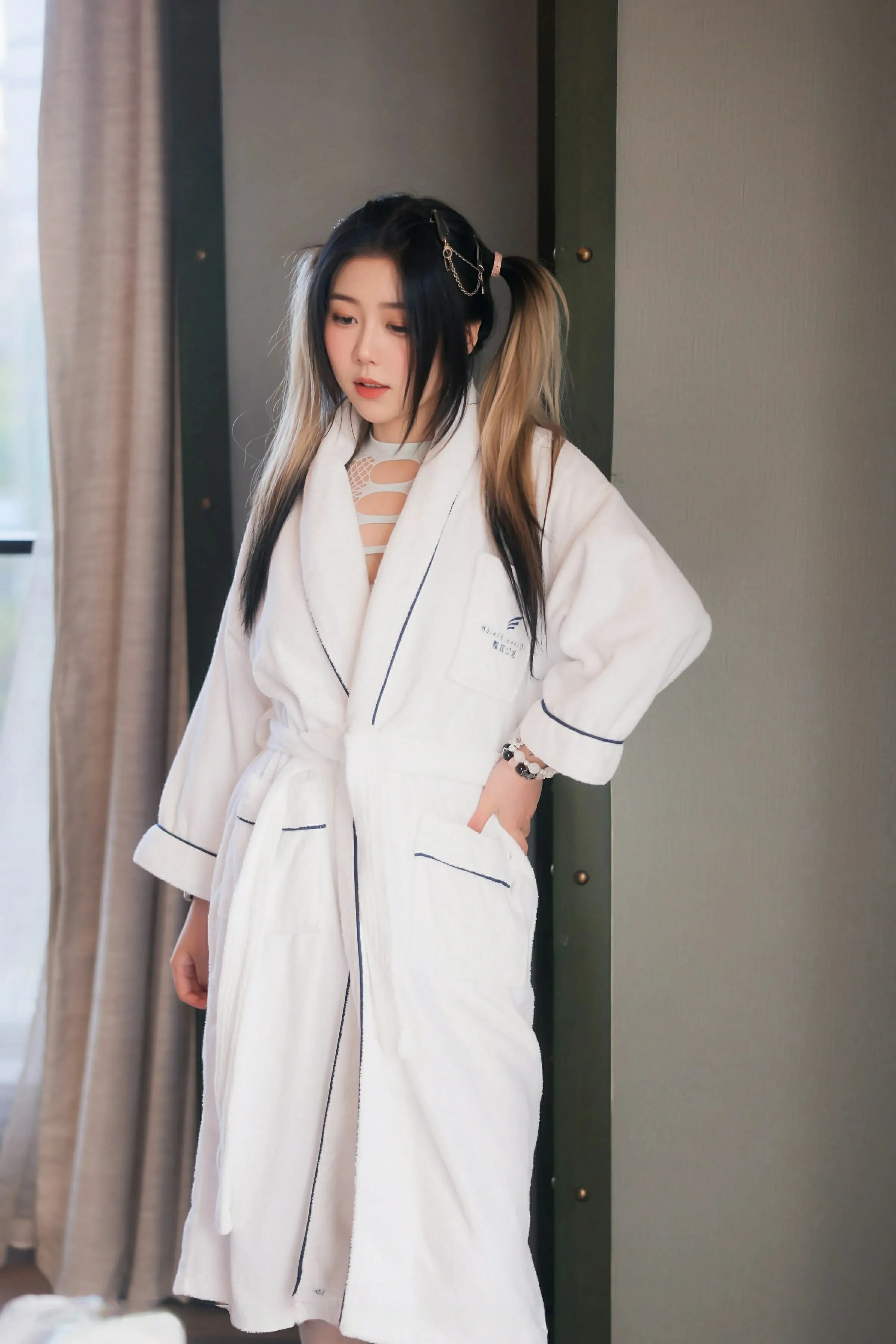 图片[2]-秀人网 No.10394 诺诺Hsu [54P]-COS写真在线网