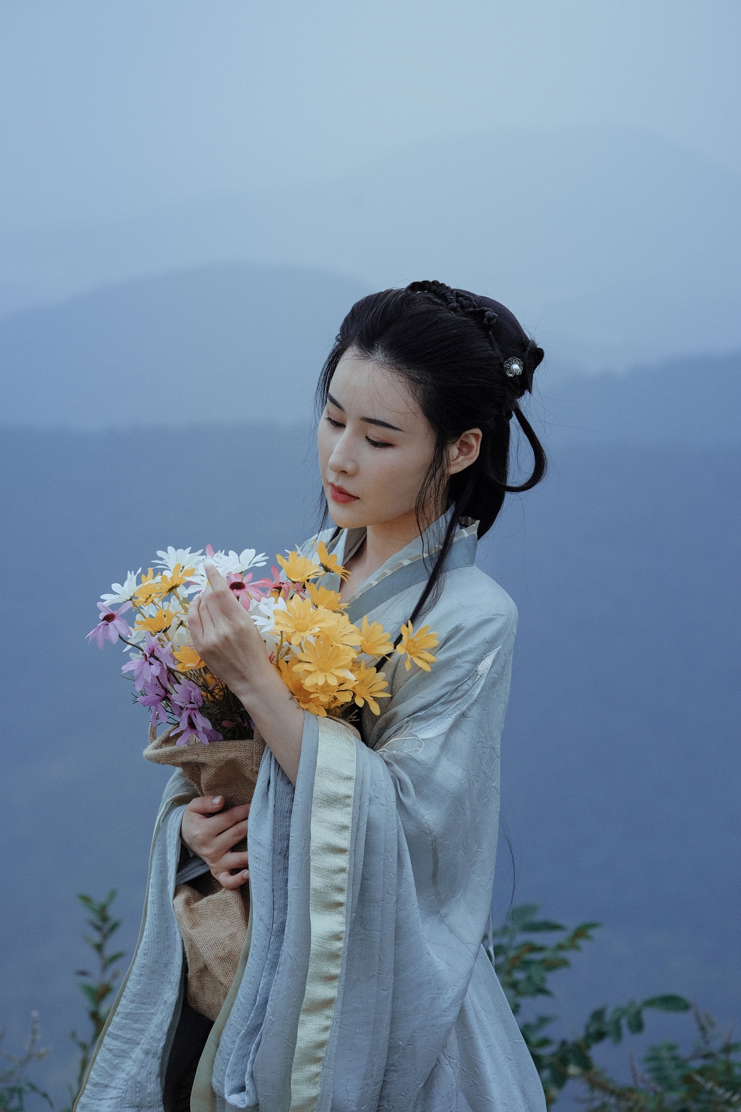 雅熙有婴儿肥 – 《远山无月见秋灯》[26P] - 秀人网免费无水印在线套图写真