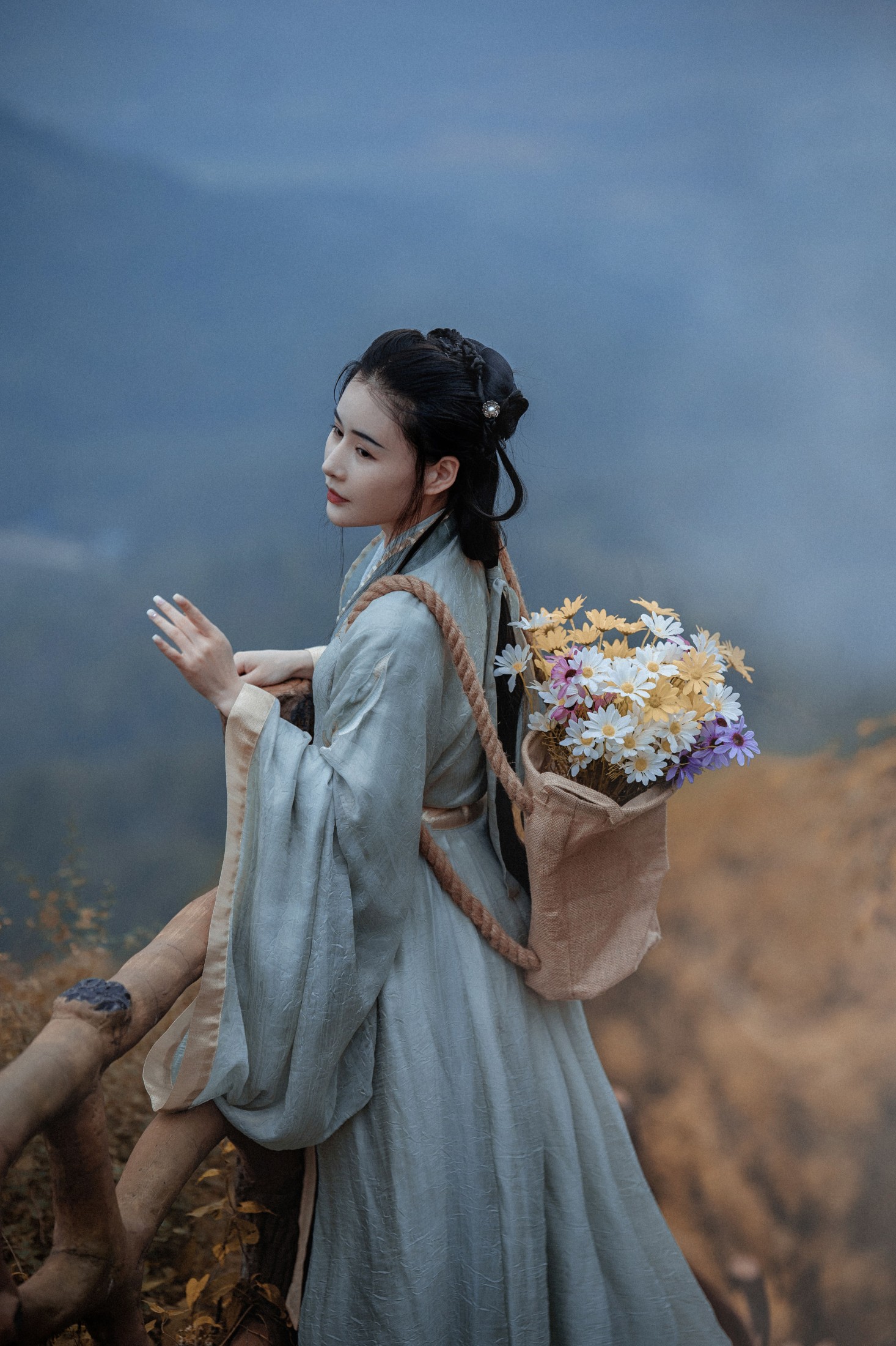 雅熙有婴儿肥 – 《远山无月见秋灯》[26P] - 秀人网免费无水印在线套图写真