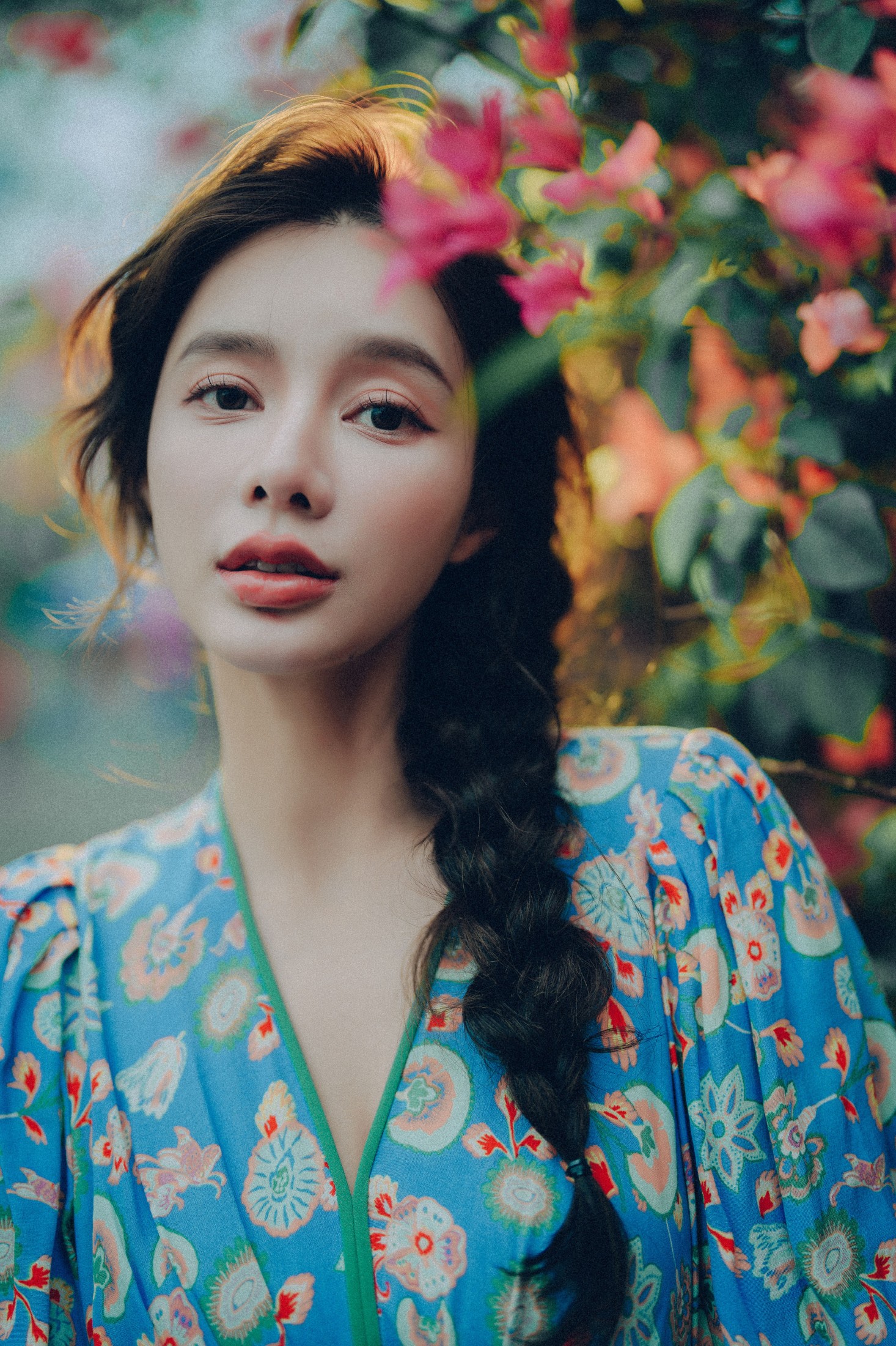 图片[5]-姝雯同学 – 《发光的发丝，三角梅瀑布下的女神》[55P]-COS写真在线网