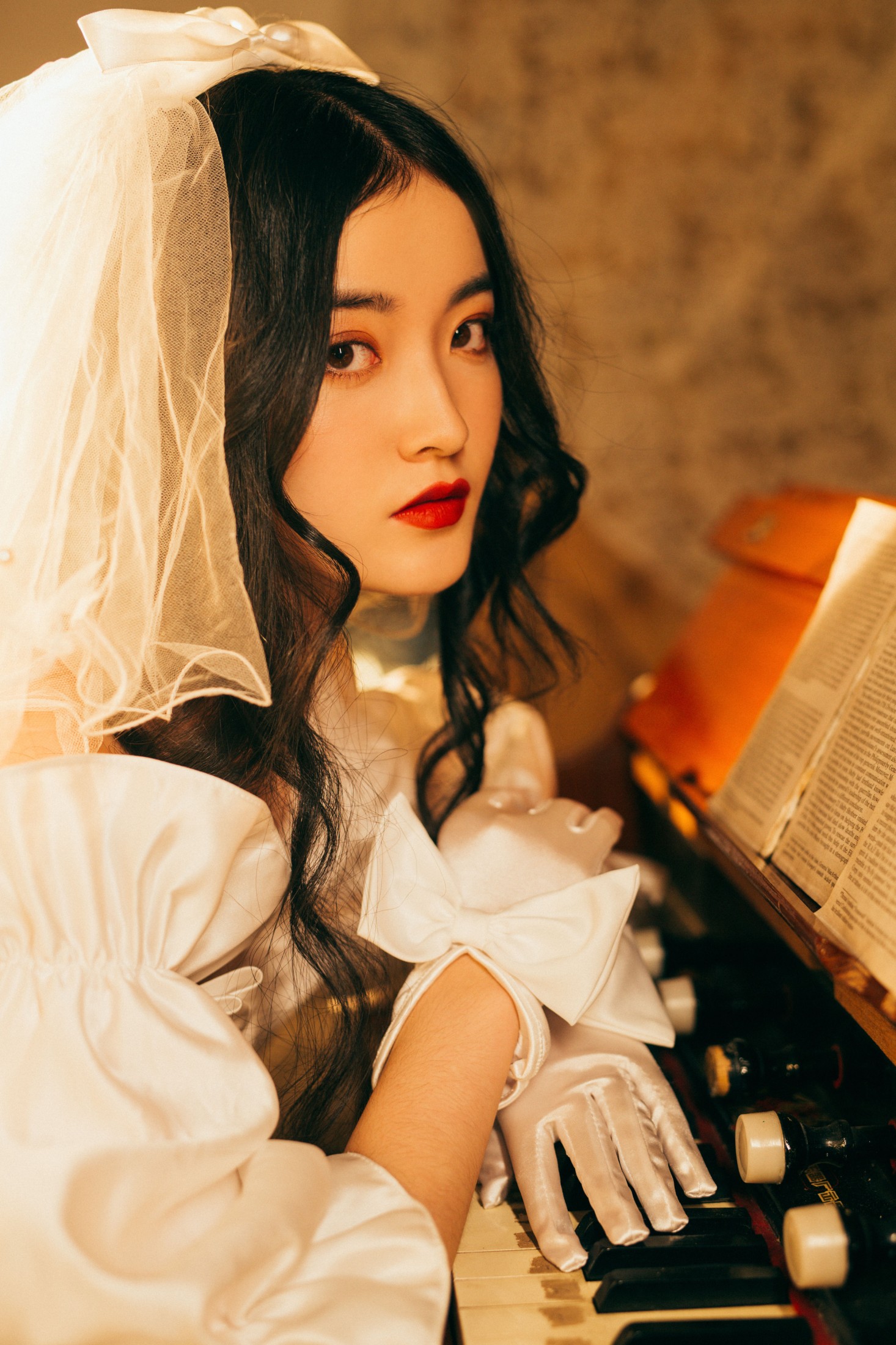 图片[3]-玲兰 – 《一个人的婚纱》[22P]-COS写真在线网