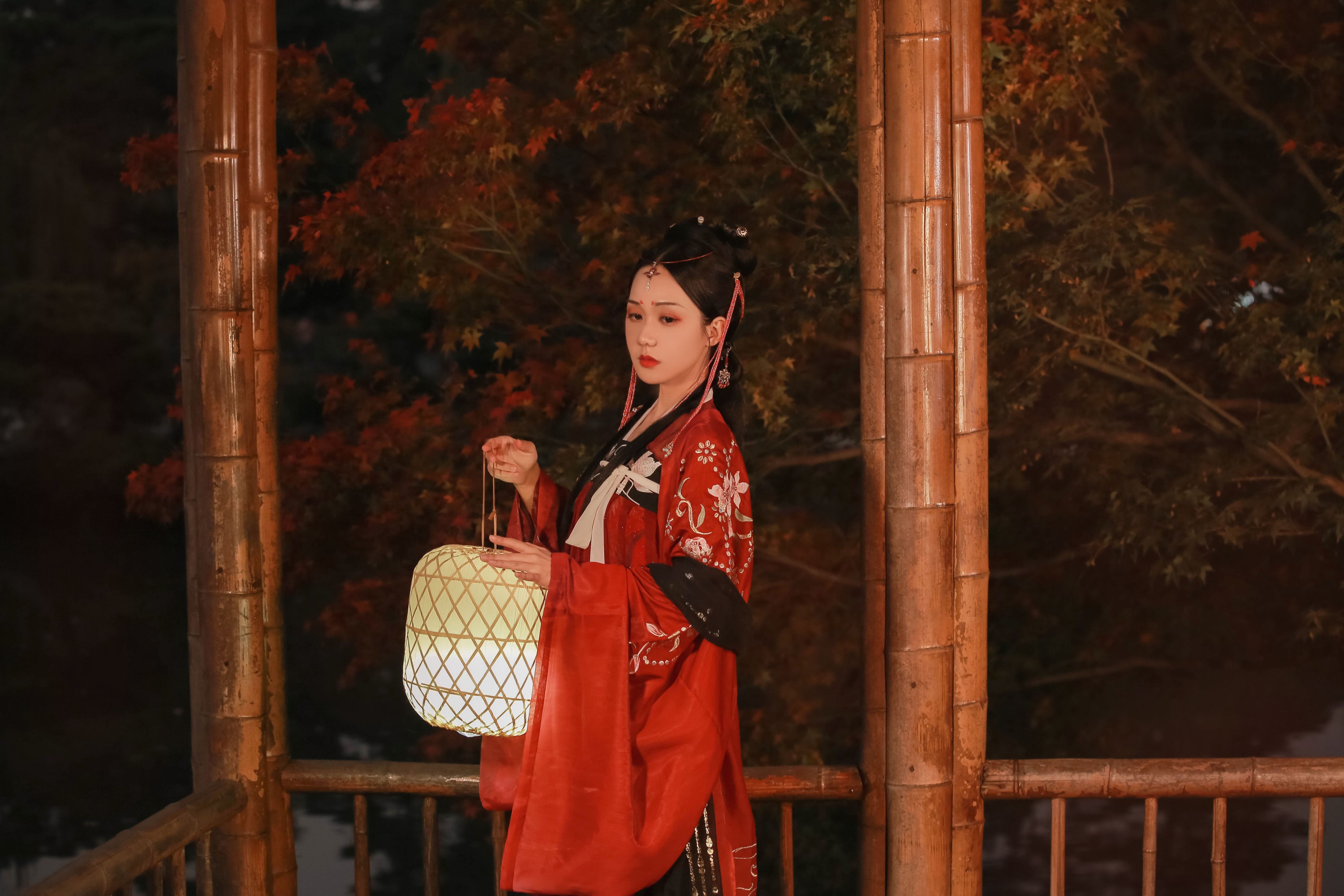 甲涟鱼鱼 – 《红罗意》[22P] - 秀人网免费无水印在线套图写真