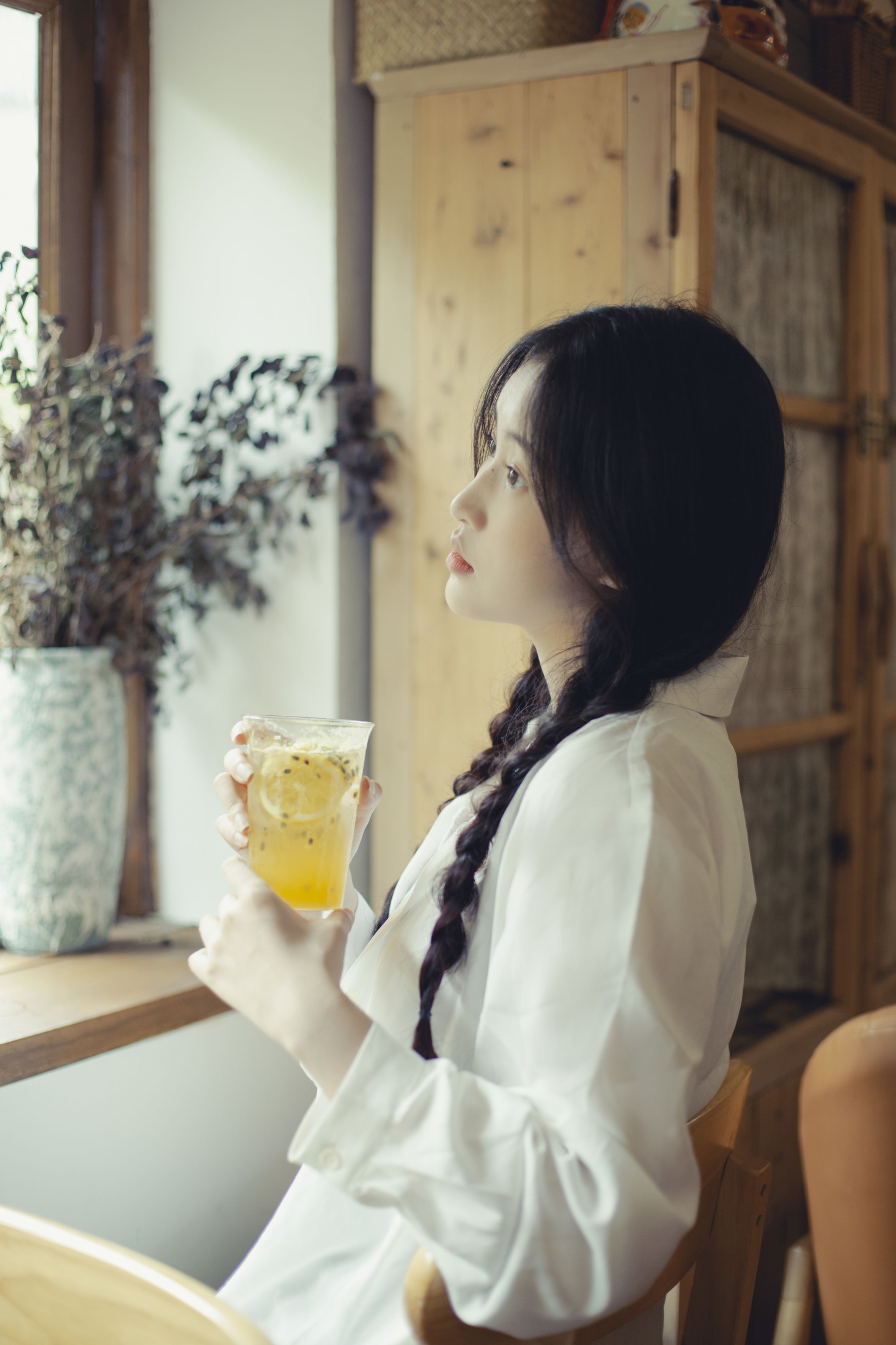 Yuu – 《假日梦中》[24P] - 秀人网免费无水印在线套图写真