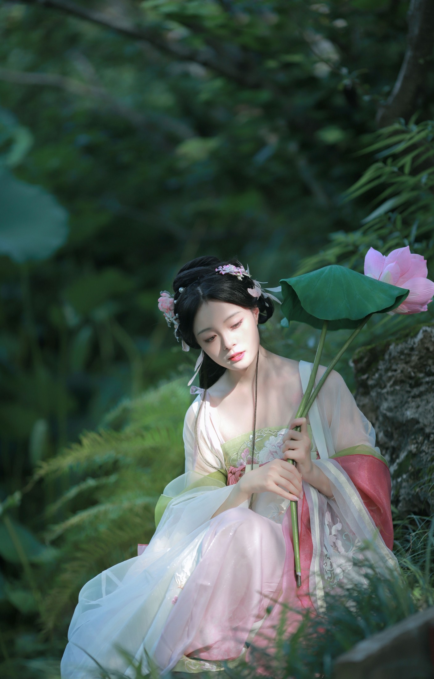 图片[3]-岁岁如意 – 《汉服荷花写真》[22P]-COS写真在线网