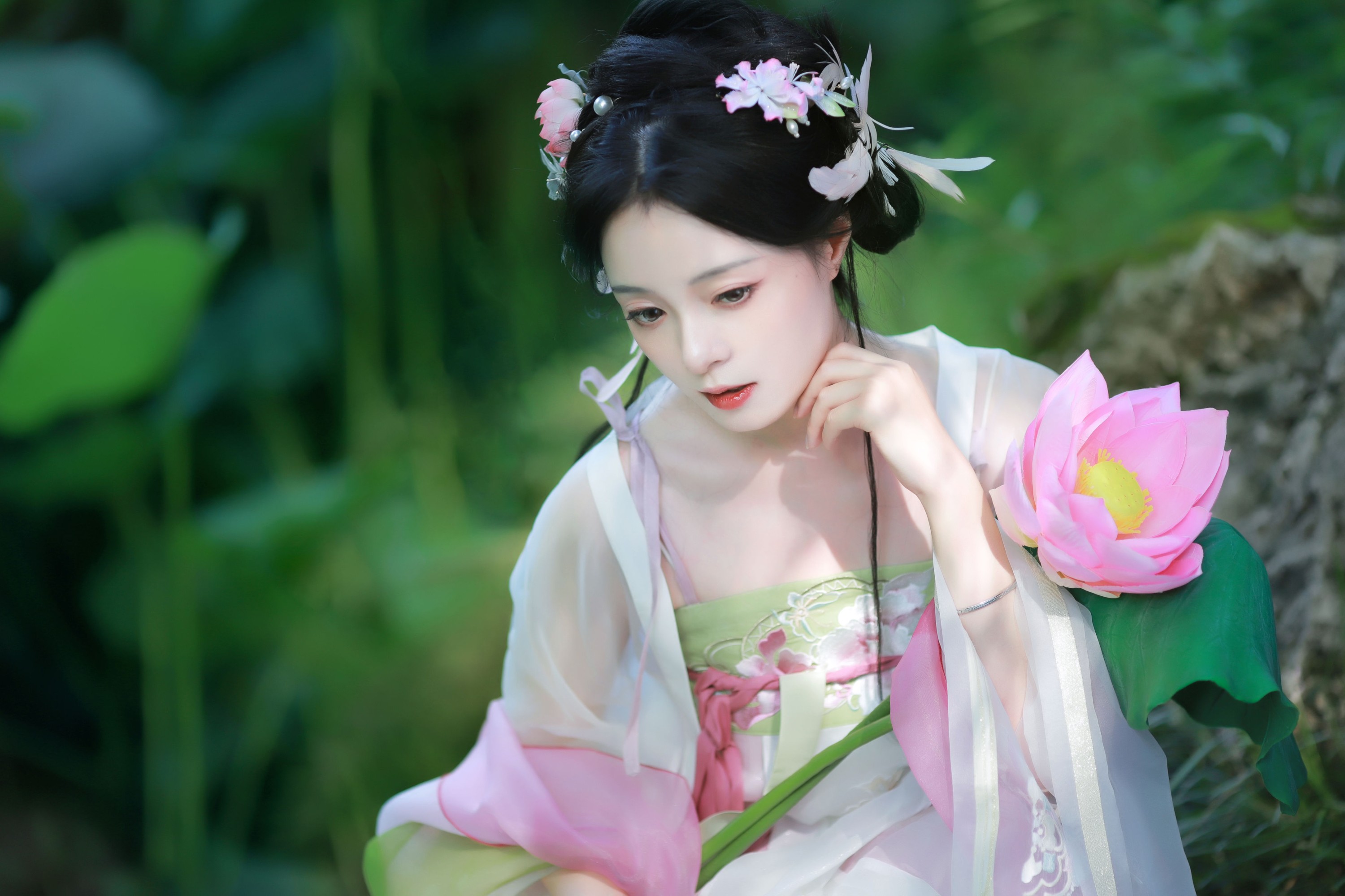 图片[5]-岁岁如意 – 《汉服荷花写真》[22P]-COS写真在线网