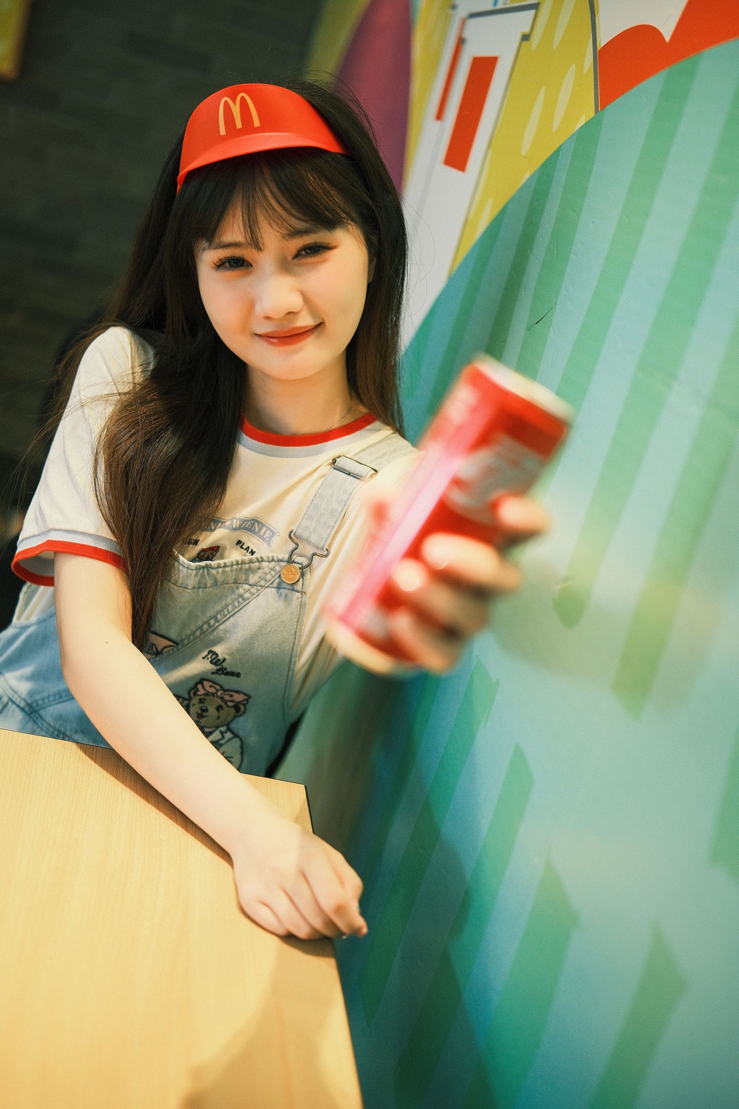图片[6]-不许翘二郎腿 – 《麦当劳女孩》[23P]-COS写真在线网