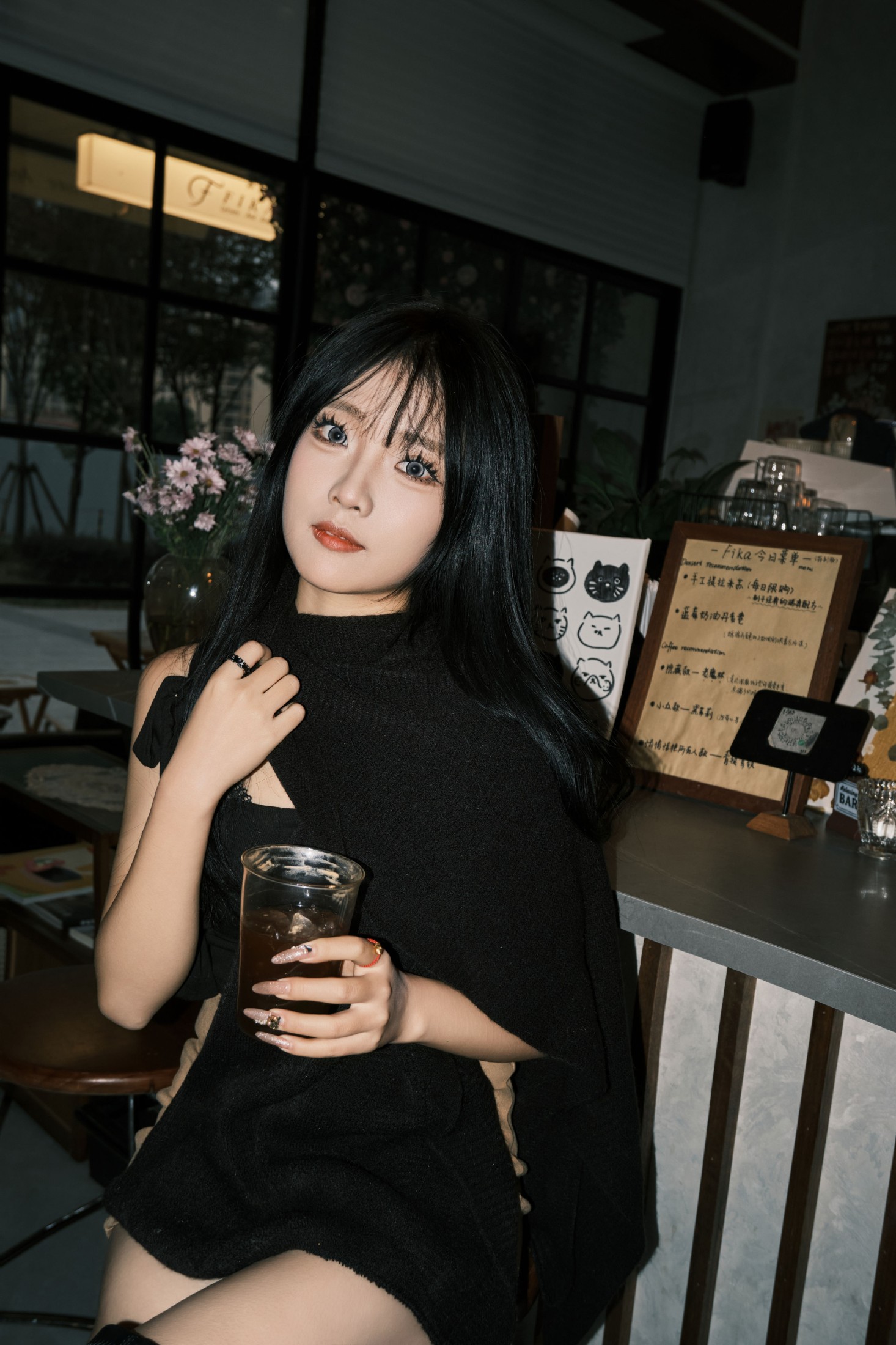 图片[3]-小猫 – 《咖啡馆拍照》[24P]-COS写真在线网