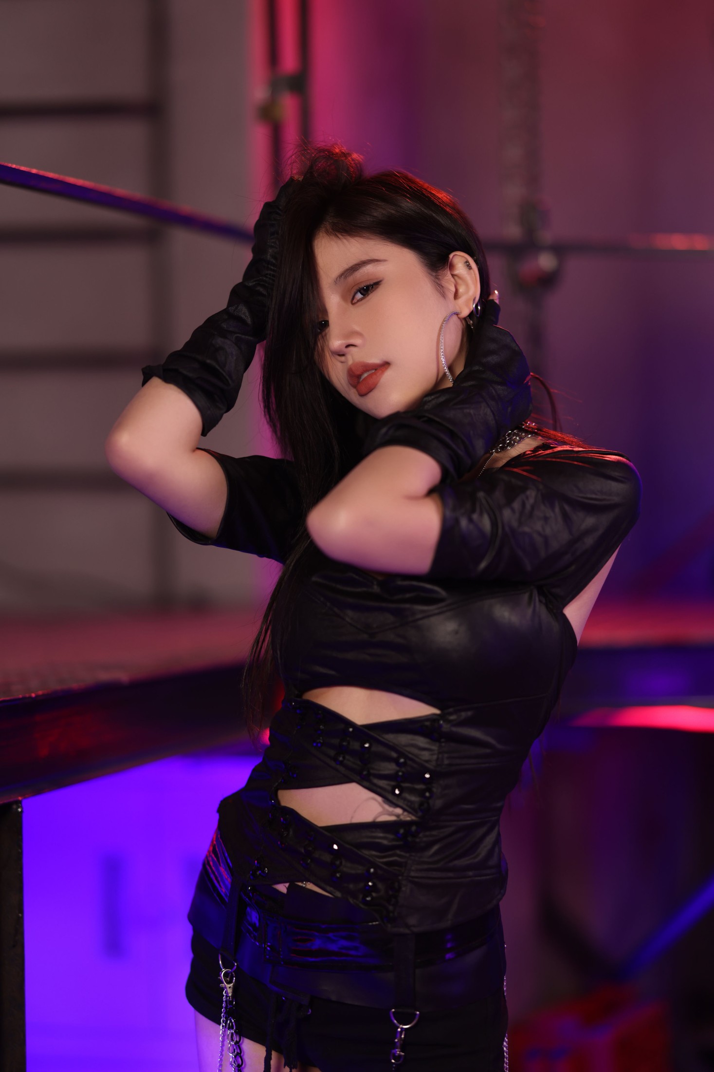 图片[4]-鲸鱼 – 《美女与黑皮衣的华丽邂逅》[22P]-COS写真在线网