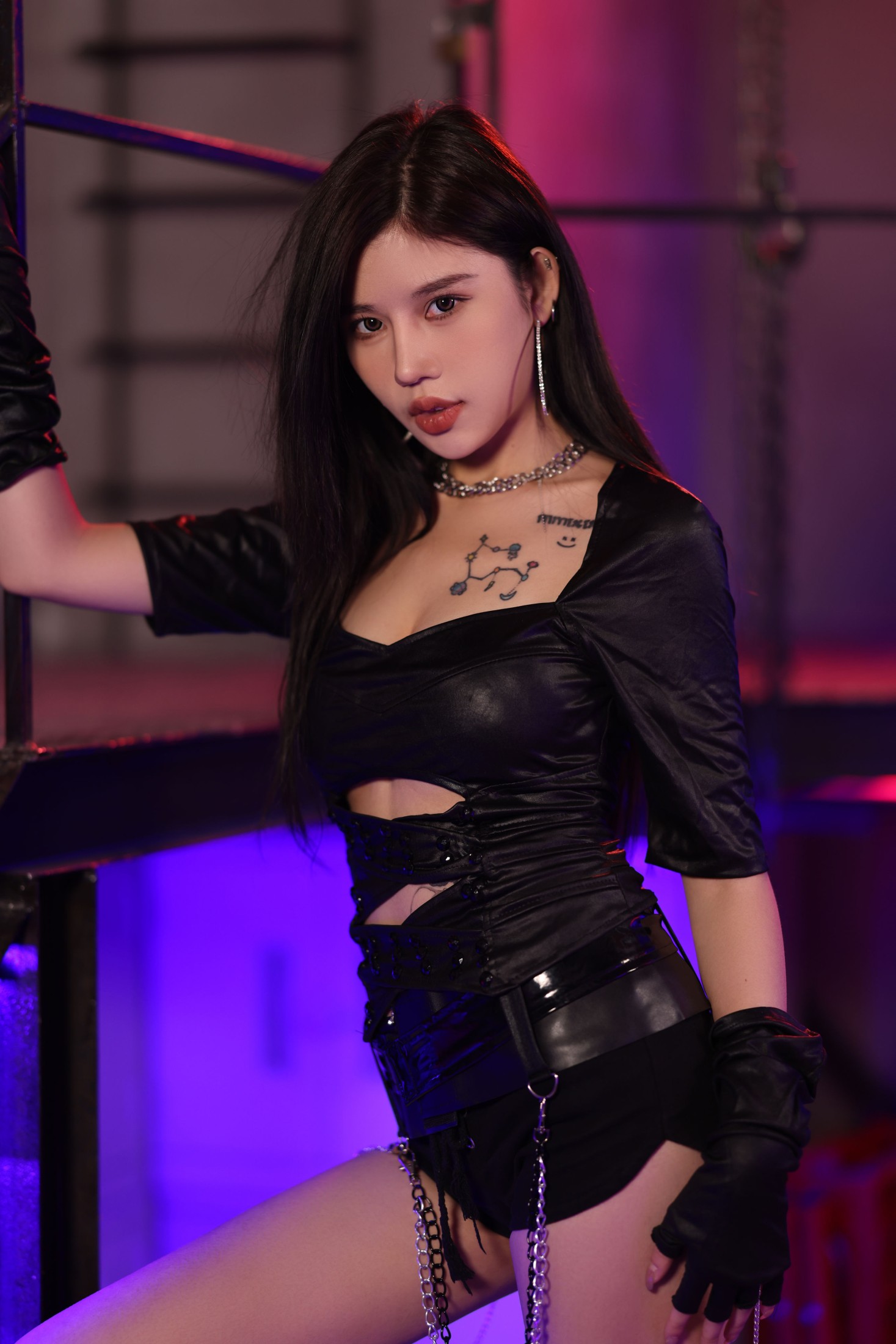 图片[3]-鲸鱼 – 《美女与黑皮衣的华丽邂逅》[22P]-COS写真在线网