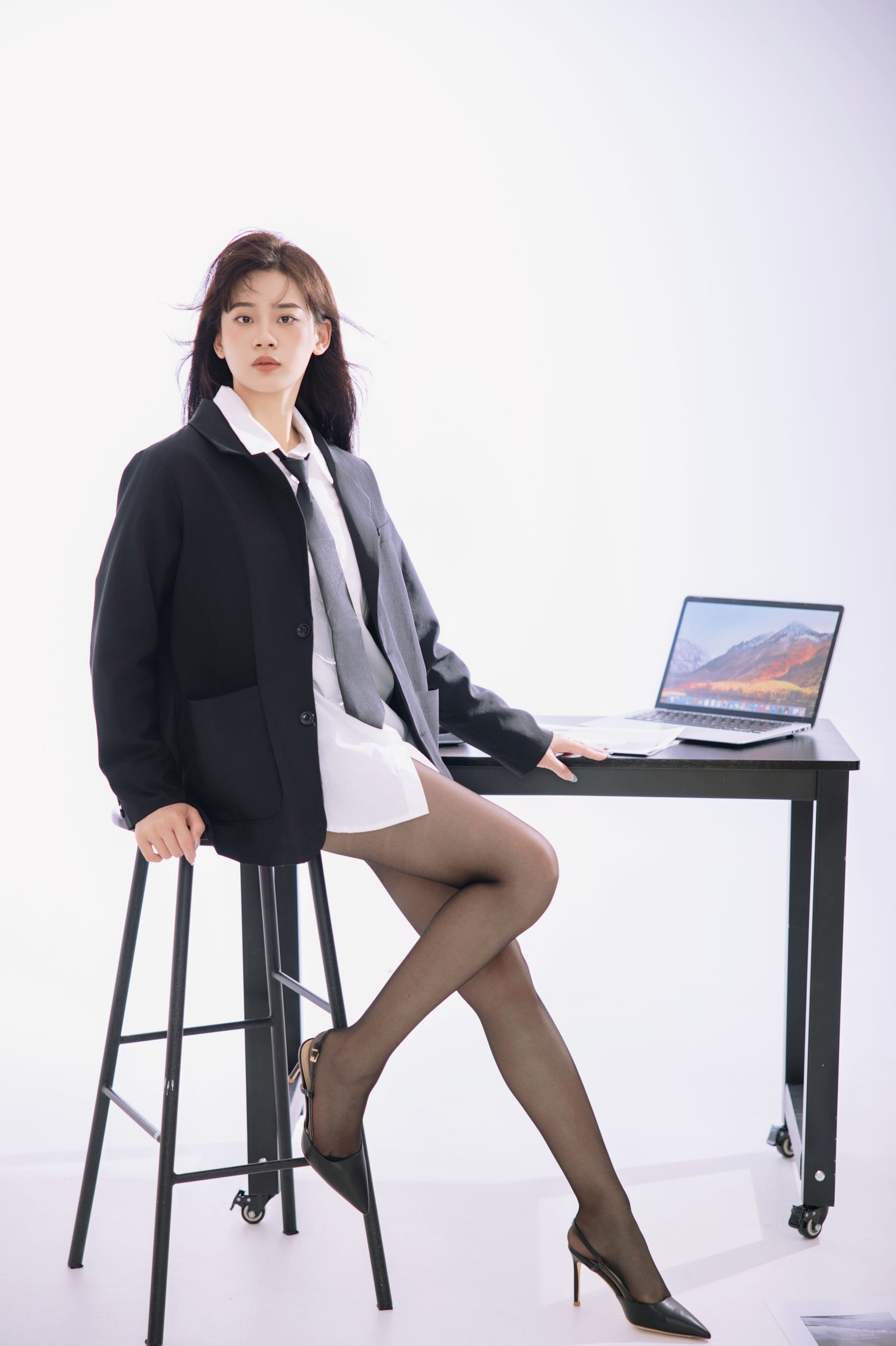 图片[4]-素素 – 《俏丽秘书》[24P]-COS写真在线网