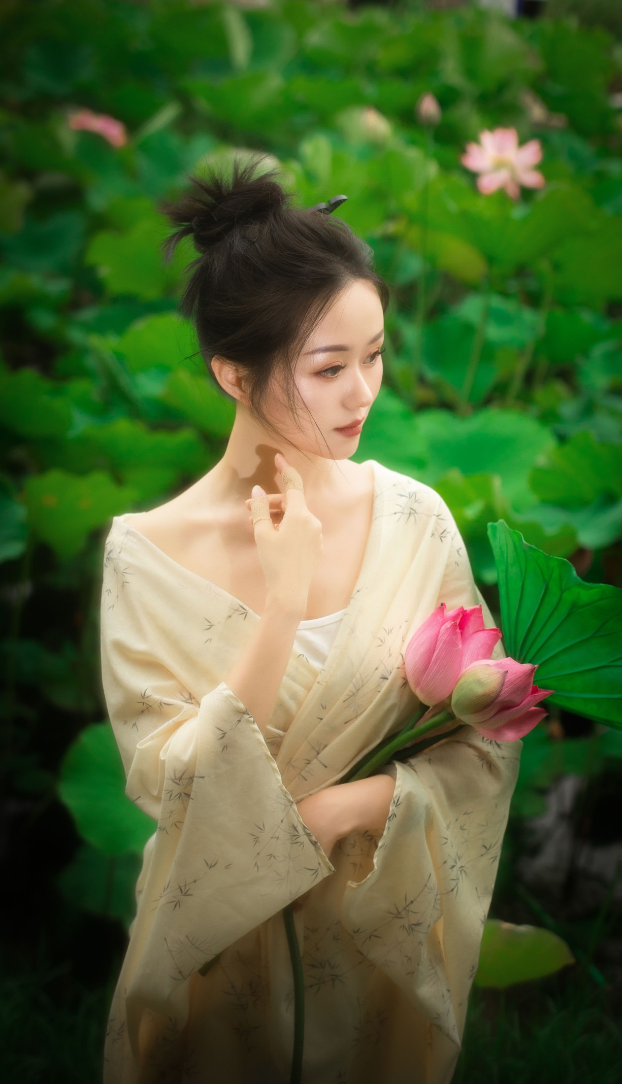 图片[4]-二十四时 – 《夏至未至，娇荷已开》[22P]-COS写真在线网