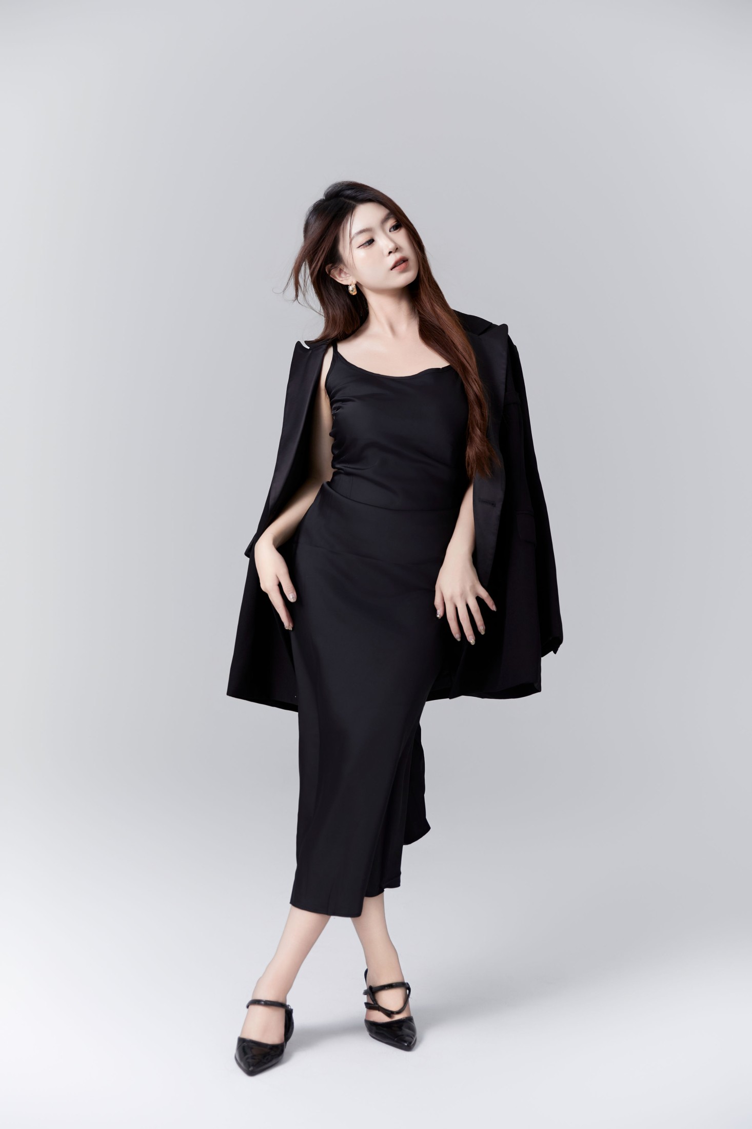 图片[3]-CARLEE是77呀 – 《黑色西装写真》[22P]-COS写真在线网