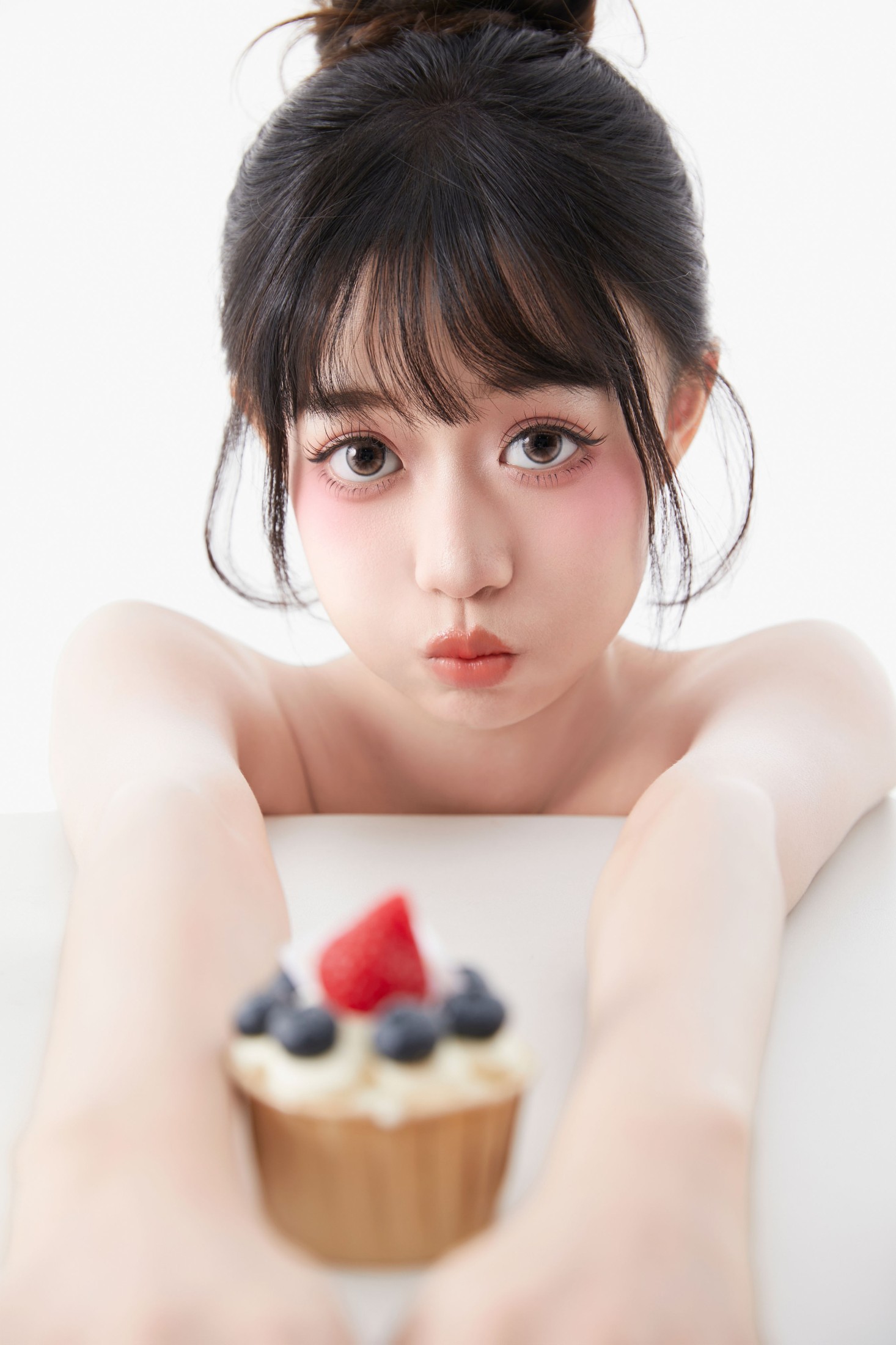 图片[5]-菠萝包 – 《白色蛋糕肖像》[22P]-COS写真在线网