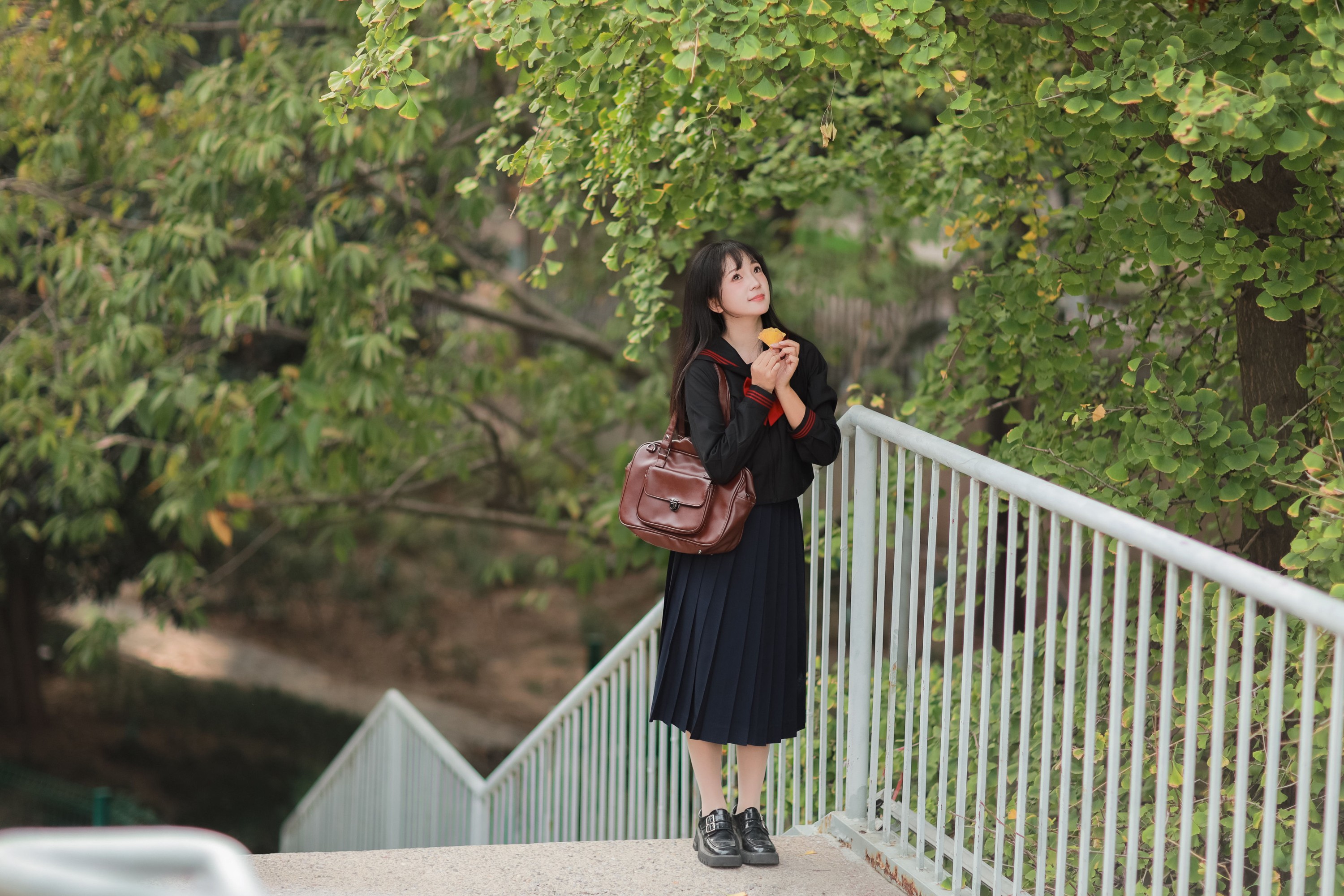 图片[5]-鱼泡泡 – 《树荫下的日系少女》[22P]-COS写真在线网