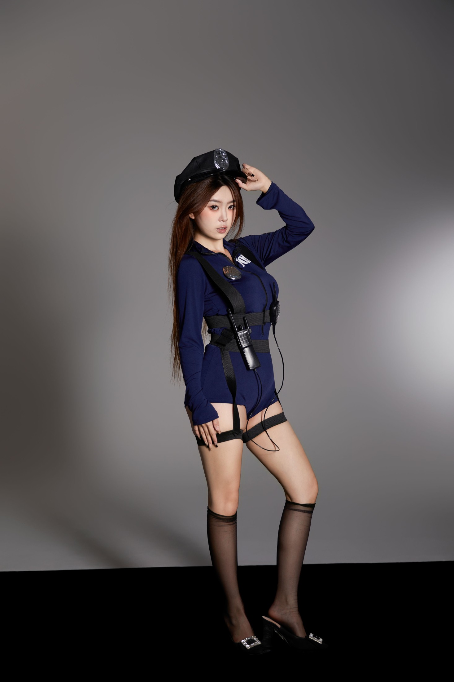 图片[3]-CARLEE是77呀 – 《辣妹女警写真》[22P]-COS写真在线网