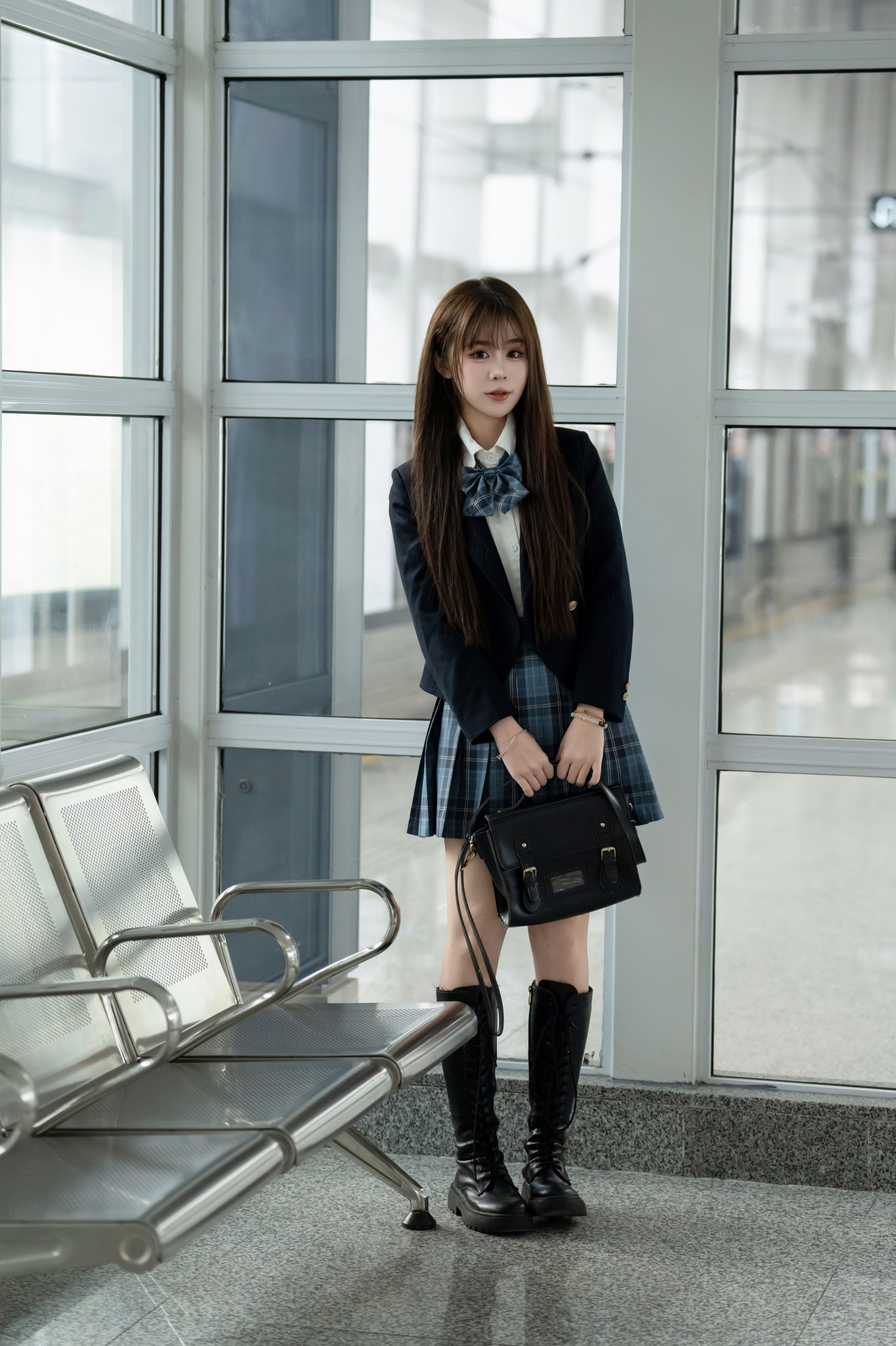 图片[3]-泡芙小方 – 《等车也等你》[25P]-COS写真在线网