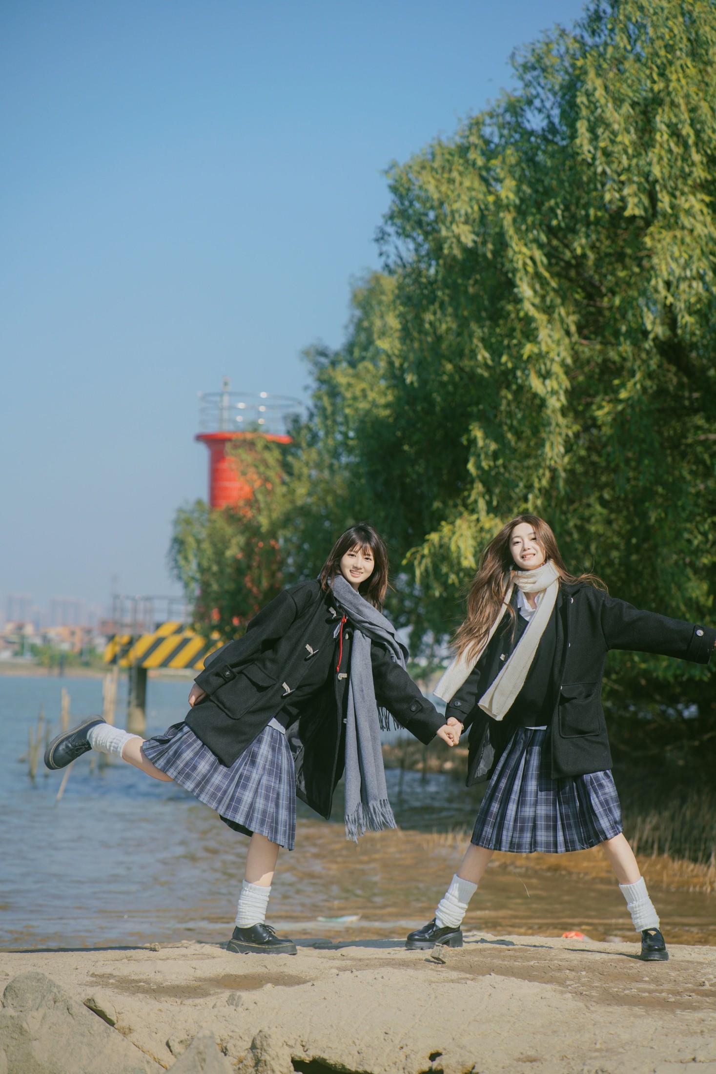 图片[4]-橘子 泡泡小咩 – 《江风轻拂，双生少女的清甜时光》[30P]-COS写真在线网