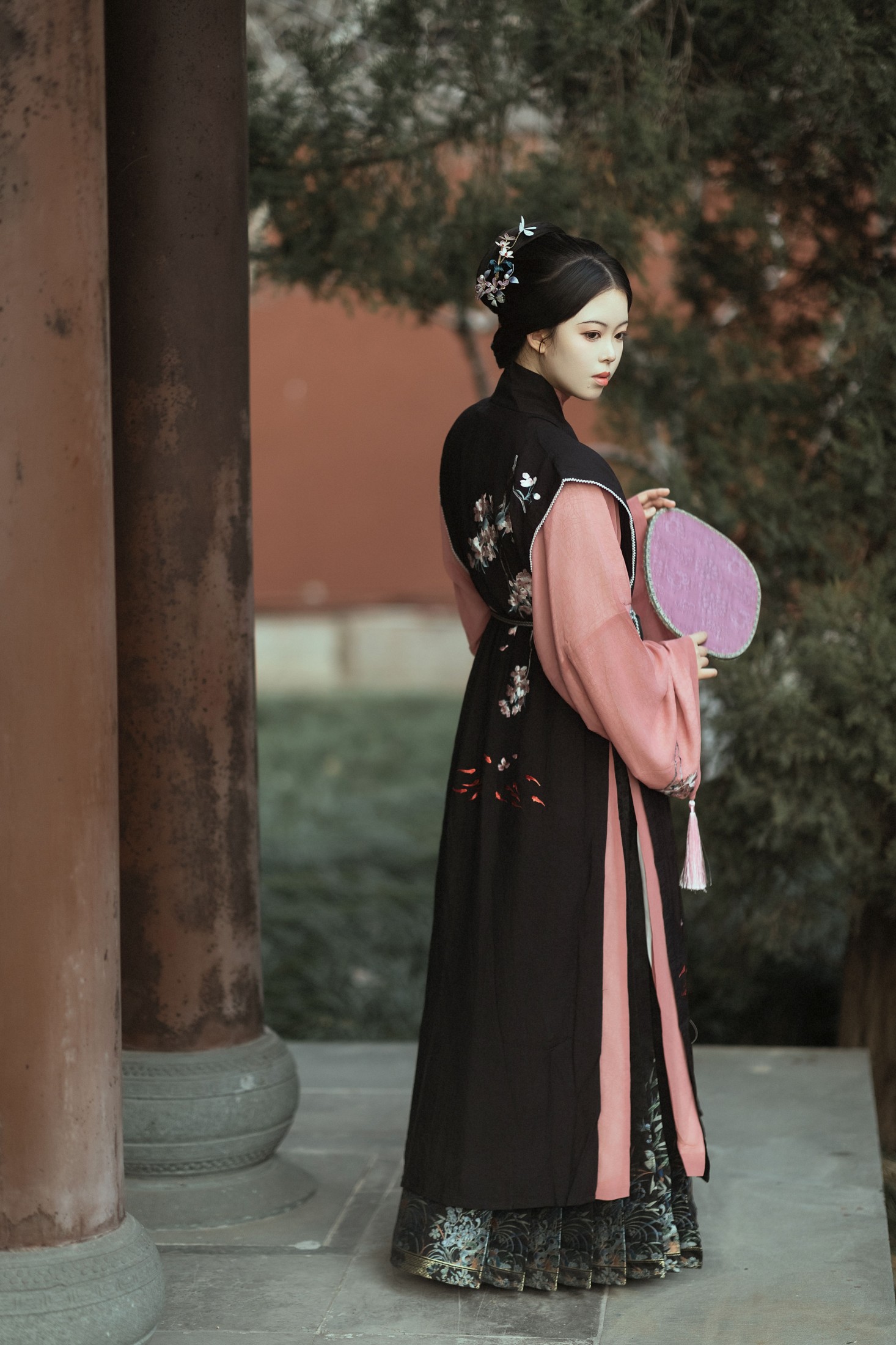 图片[3]-潘小落 – 《冬日古寺》[27P]-COS写真在线网