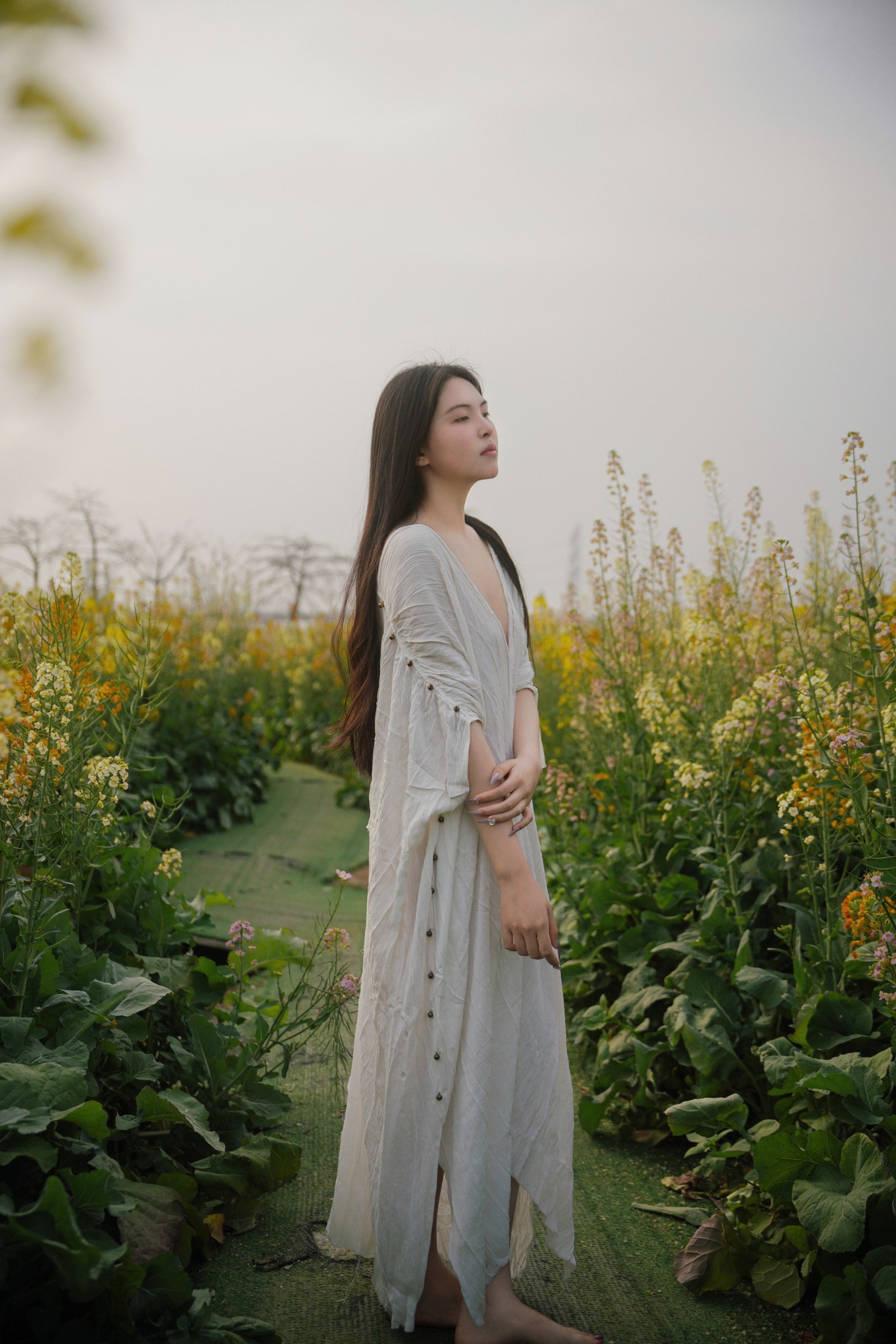 图片[4]-依依 – 《花海秘语，少女的绿野绮梦》[27P]-COS写真在线网