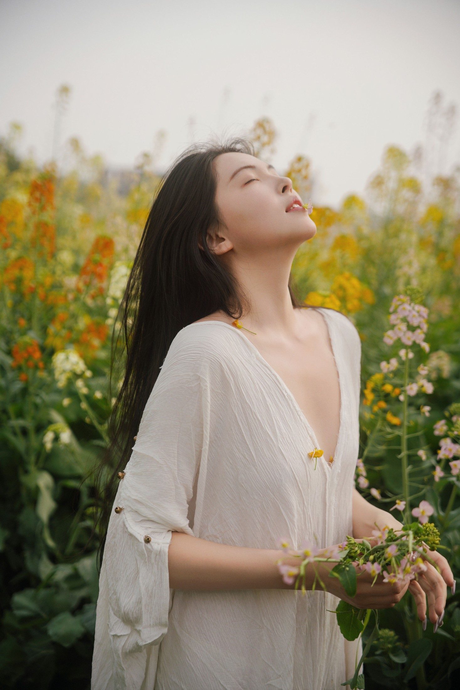 图片[6]-依依 – 《花海秘语，少女的绿野绮梦》[27P]-COS写真在线网