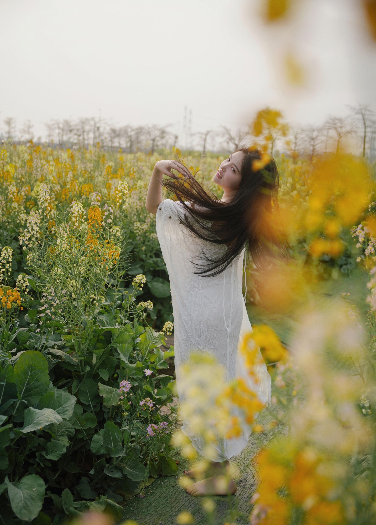 图片[2]-依依 – 《花海秘语，少女的绿野绮梦》[27P]-COS写真在线网
