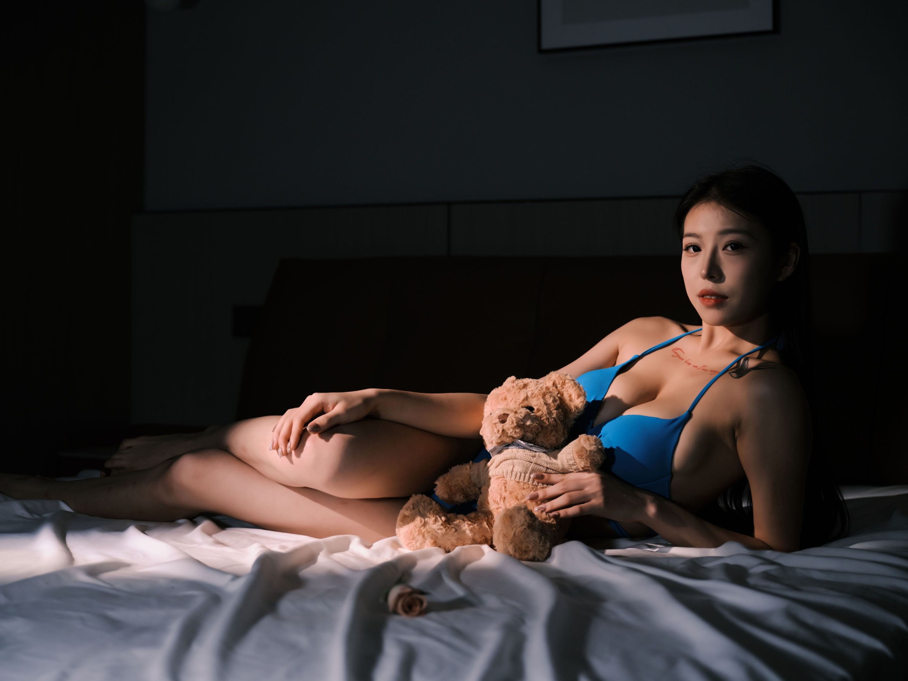 图片[3]-彤彤 – 《在床上扔东西》[17P]-COS写真在线网