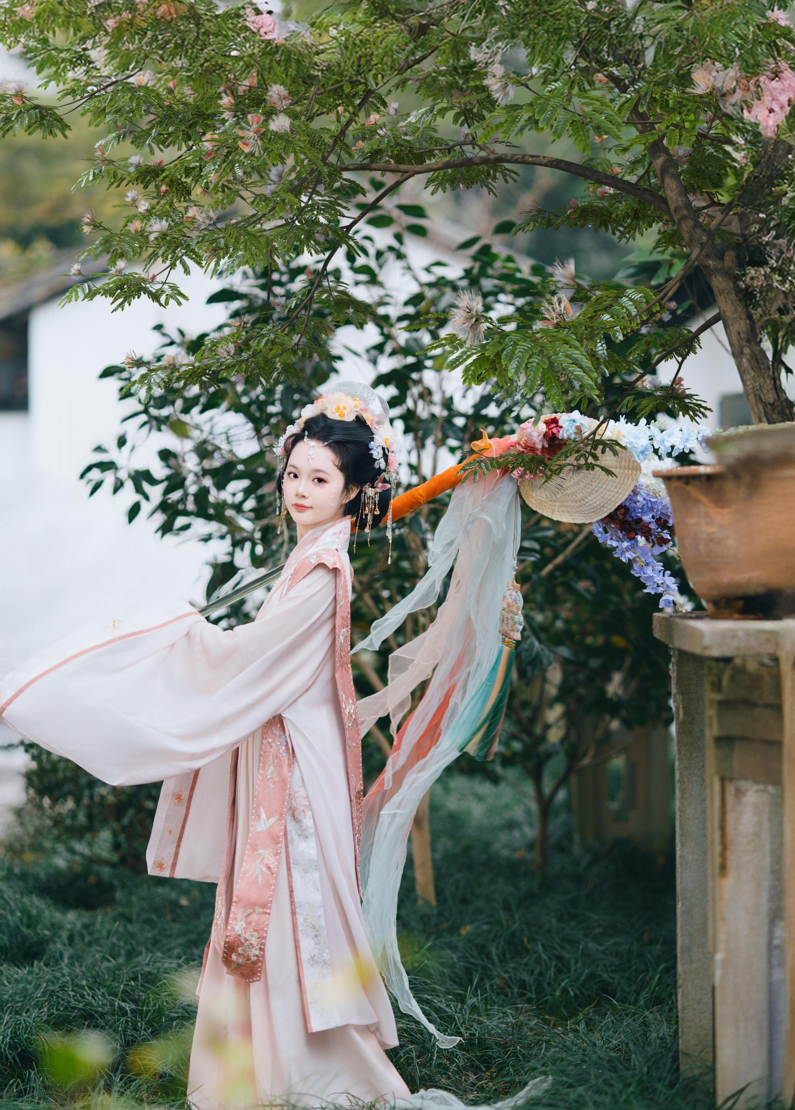 图片[2]-焦糖马奇朵 – 《珠光点染三白妆，墨云深处见芳华》[15P]-COS写真在线网