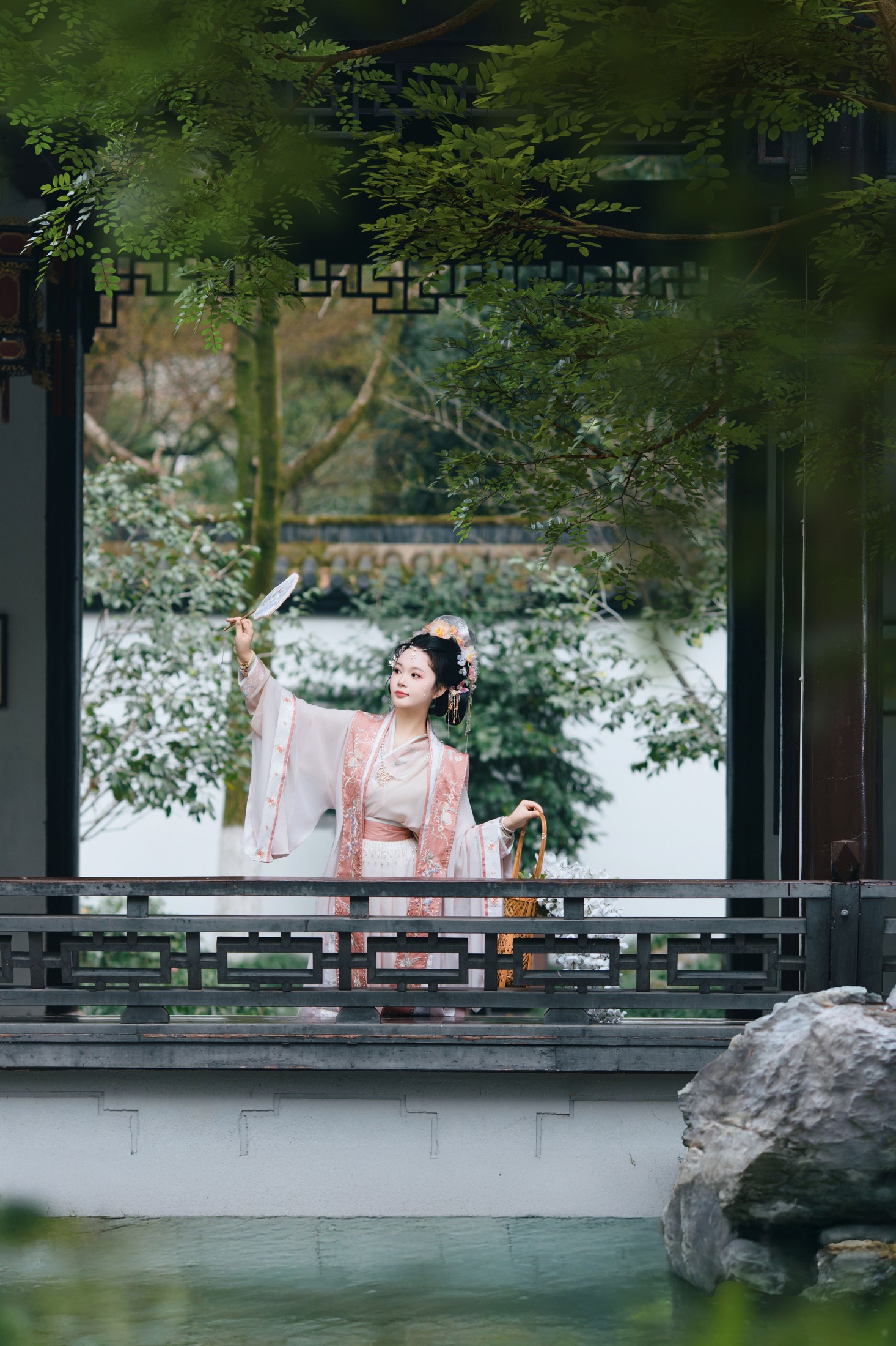 图片[4]-焦糖马奇朵 – 《珠光点染三白妆，墨云深处见芳华》[15P]-COS写真在线网