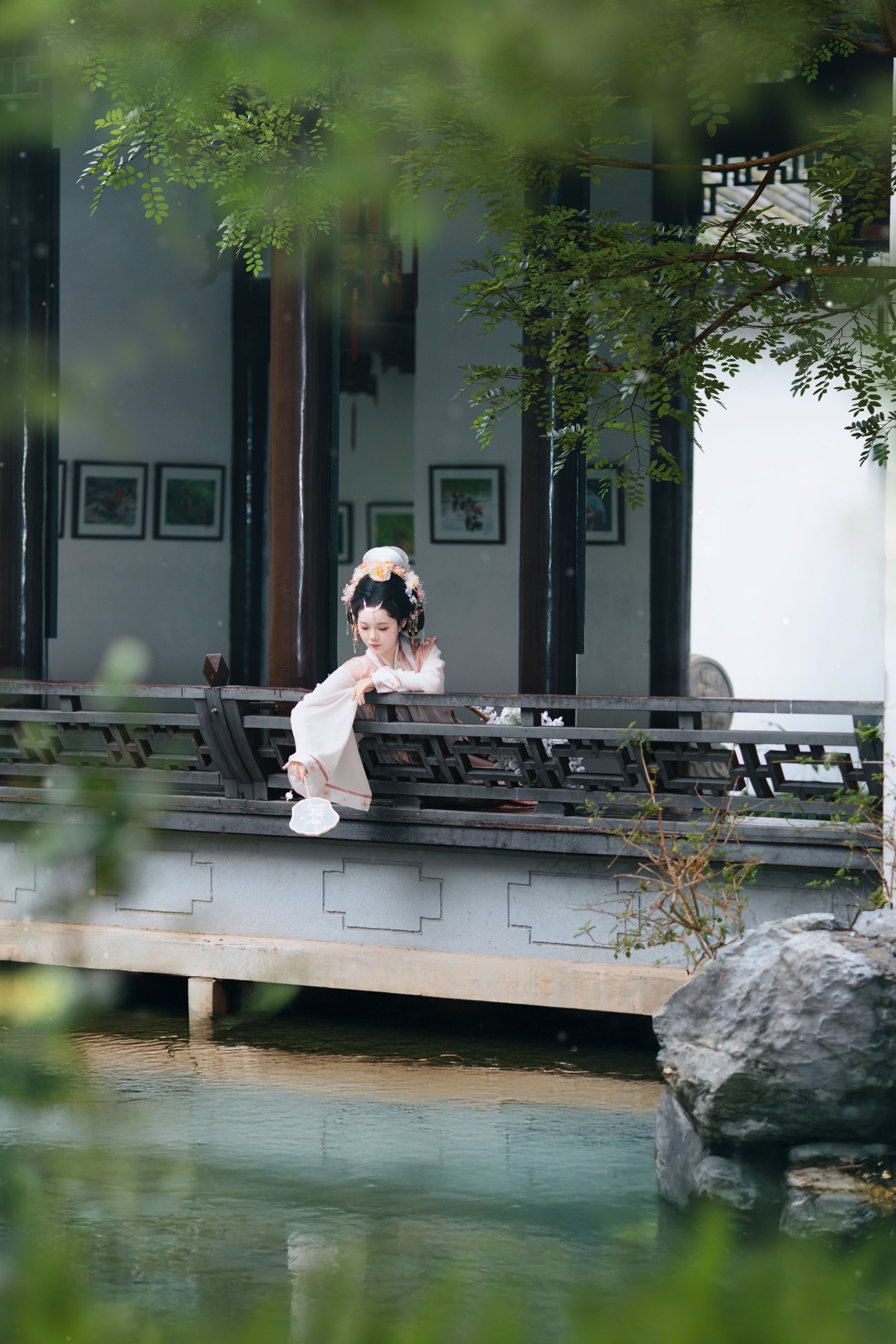 图片[3]-焦糖马奇朵 – 《珠光点染三白妆，墨云深处见芳华》[15P]-COS写真在线网