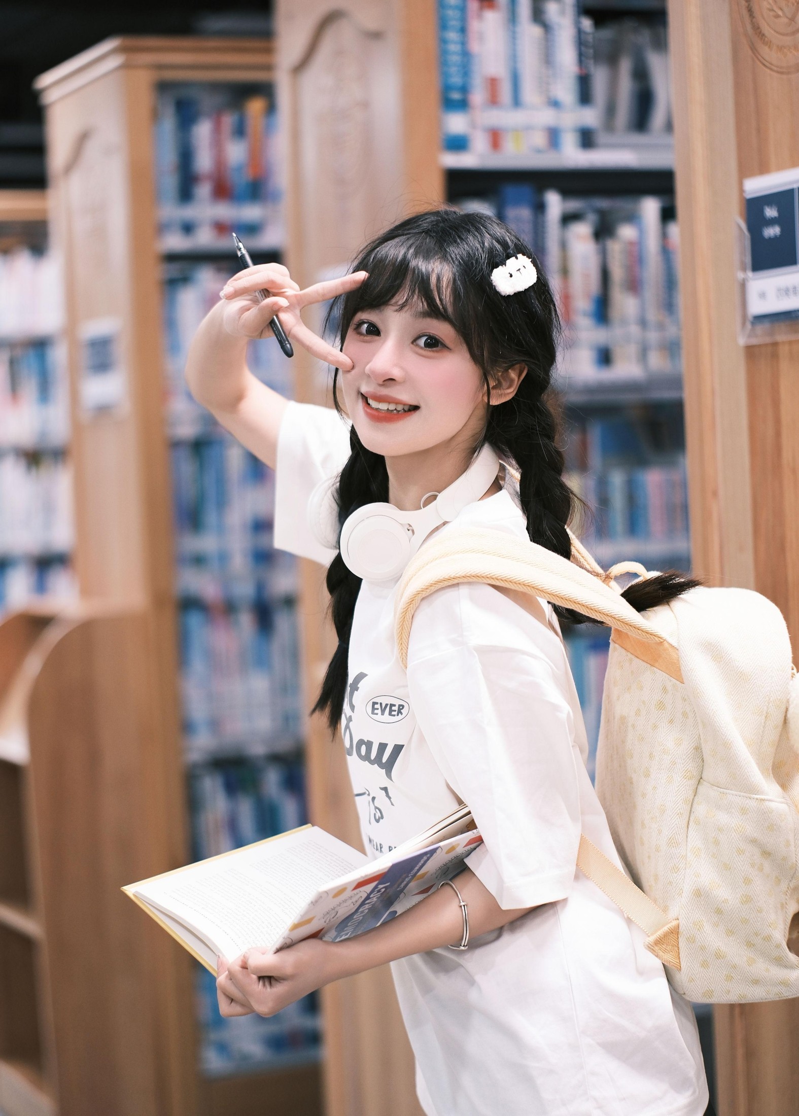 图片[2]-夏芋小年 – 《图书馆女孩》[27P]-COS写真在线网