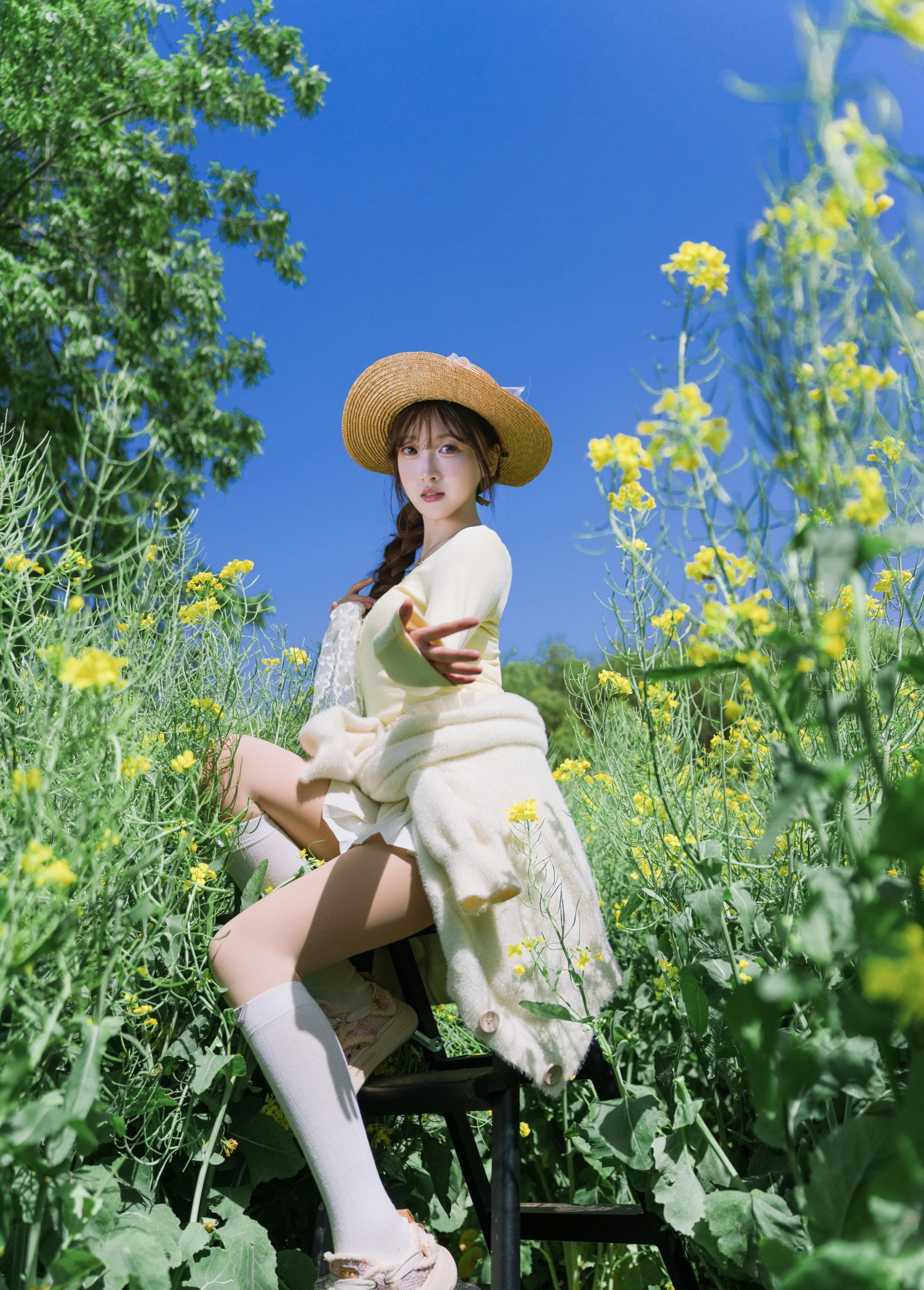 图片[2]-冰冷企鹅 – 《花海青春》[32P]-COS写真在线网
