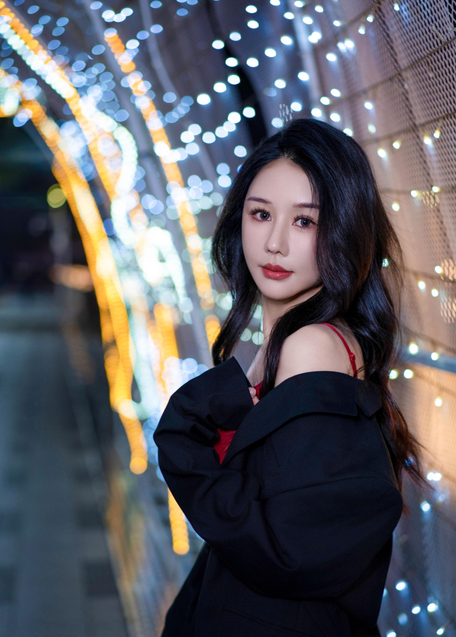 图片[2]-雪莉 – 《千灯湖夜未央：红裙女神的光影诗篇》[18P]-COS写真在线网