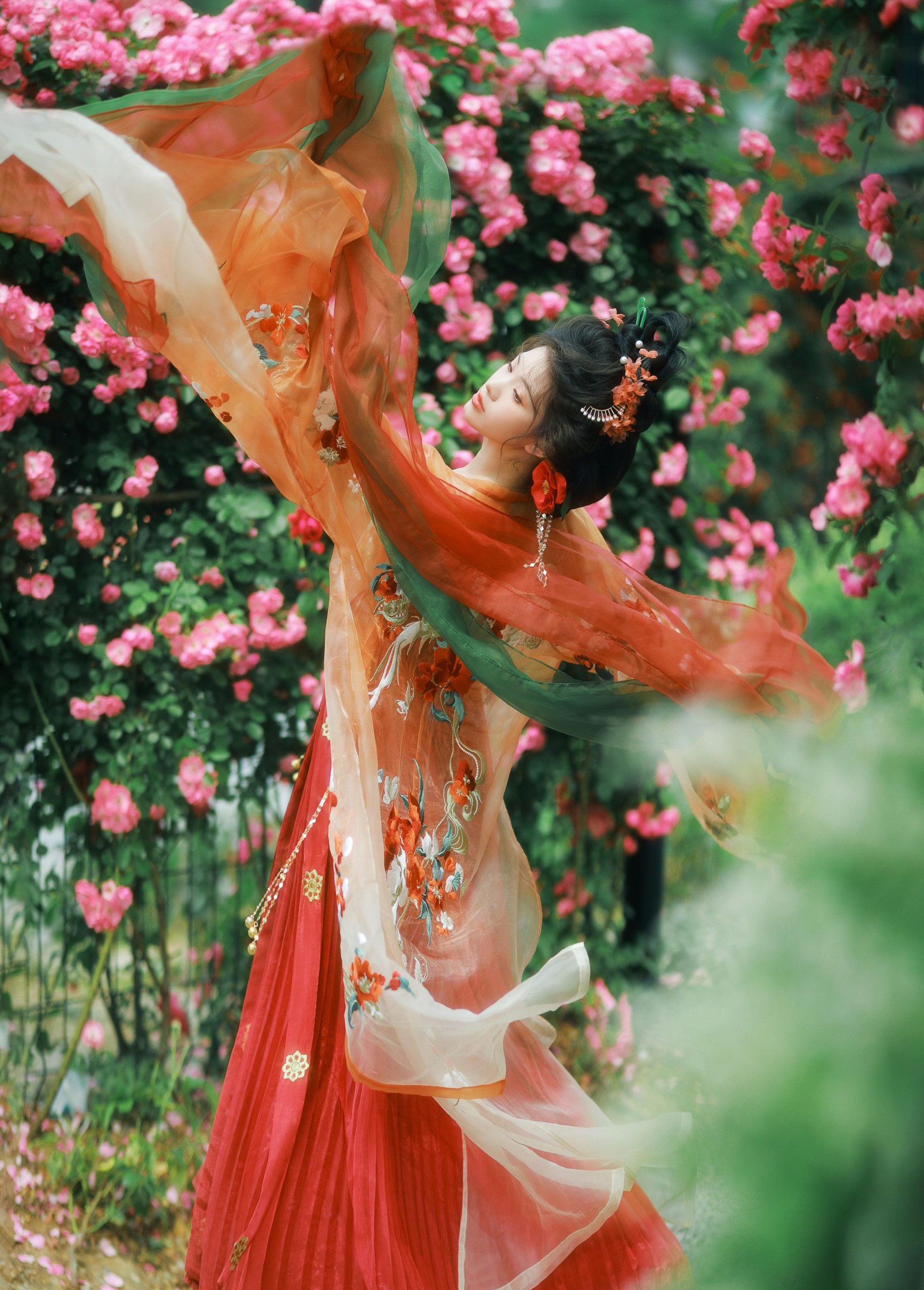 图片[2]-悦璃 – 《蔷薇汉服》[15P]-COS写真在线网