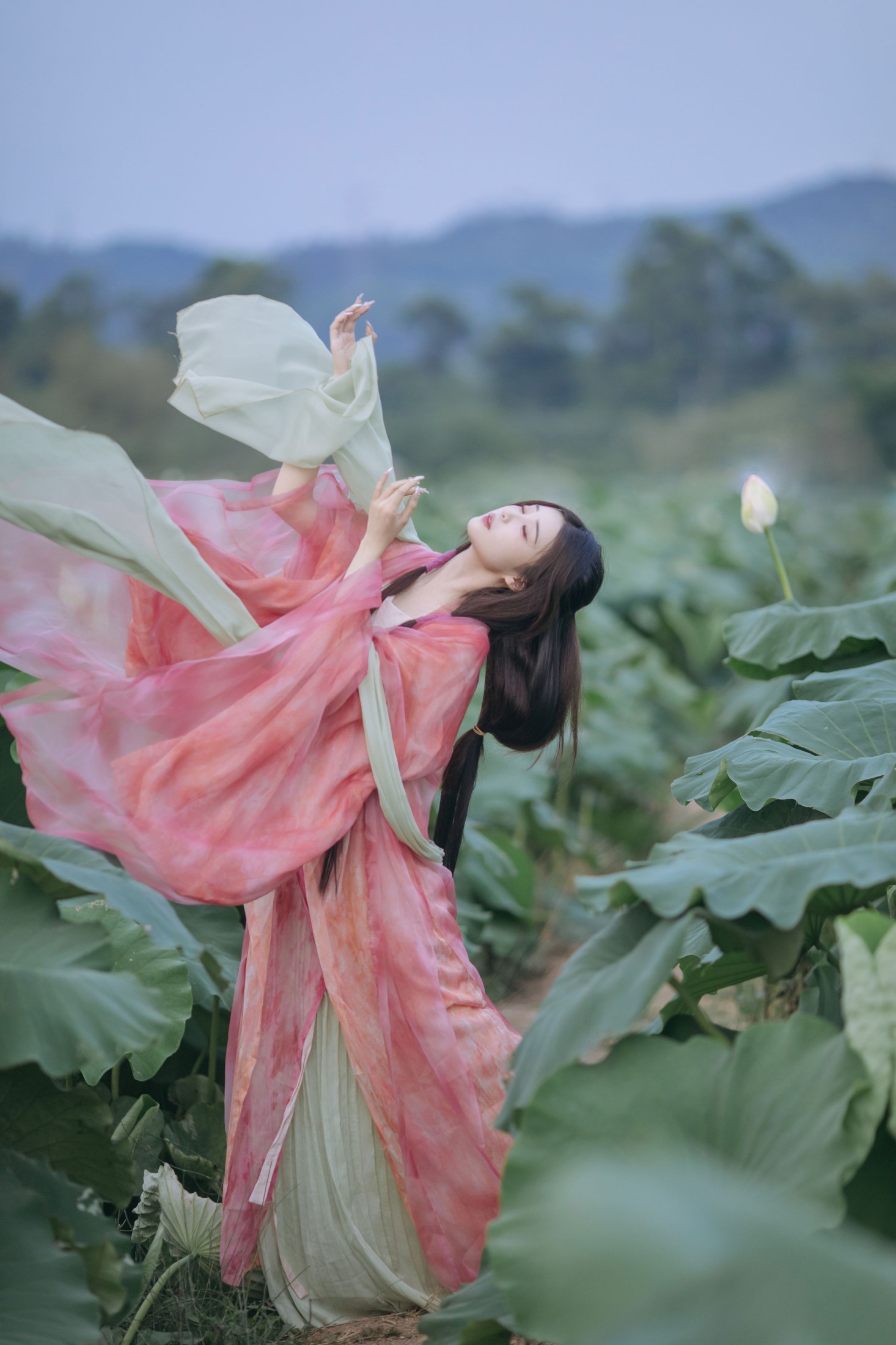 图片[4]-褚鸢鸢 – 《晚风吹倒荷花叶》[17P]-COS写真在线网