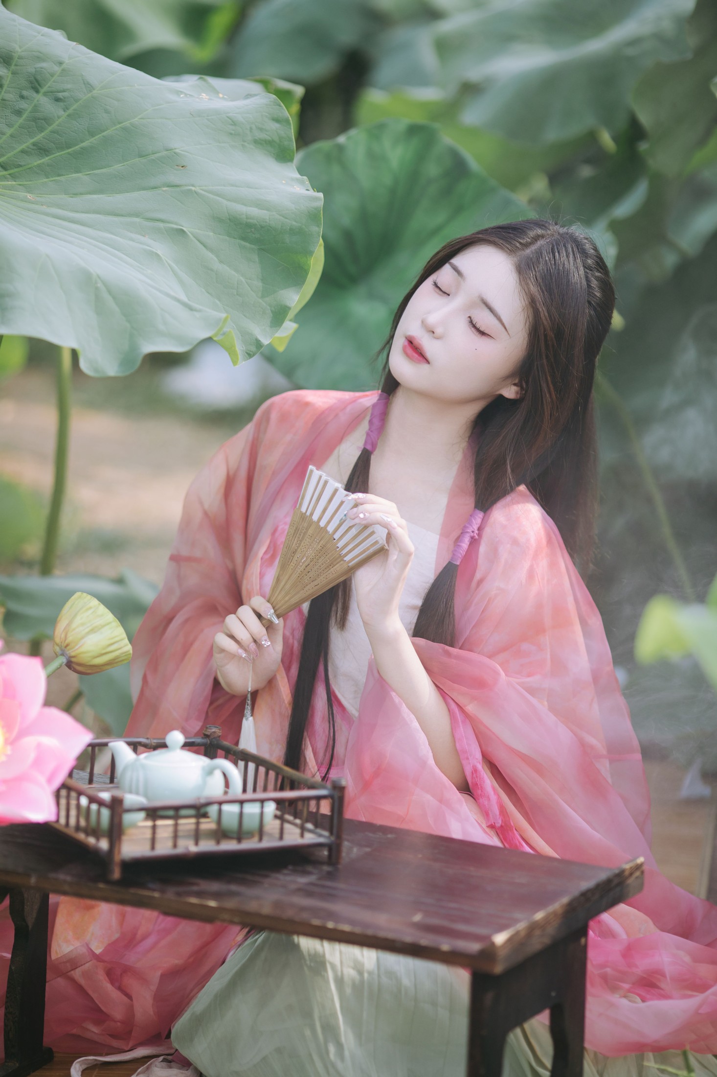 图片[5]-褚鸢鸢 – 《晚风吹倒荷花叶》[17P]-COS写真在线网