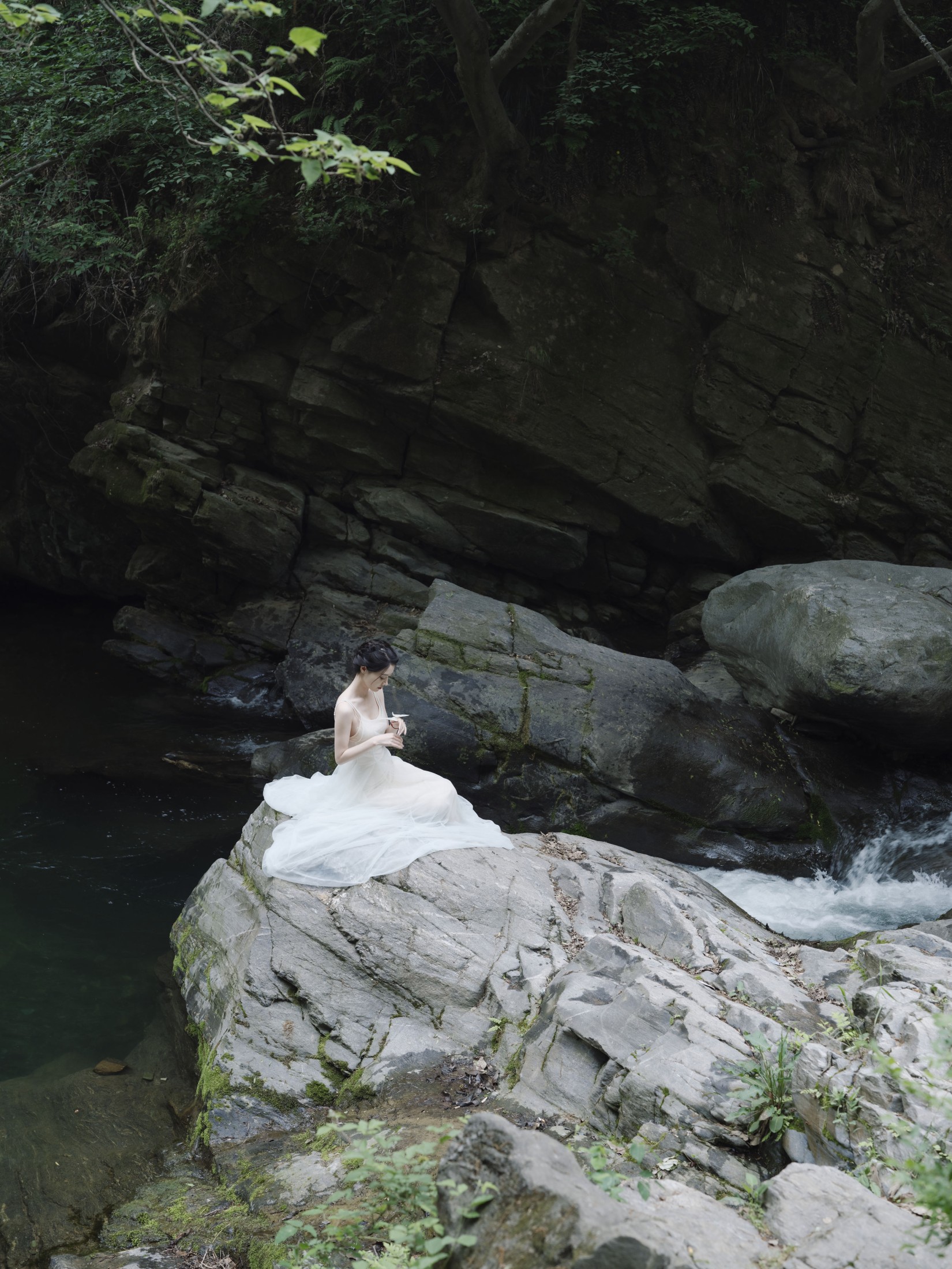 图片[6]-万元里美 – 《破茧》[13P]-COS写真在线网