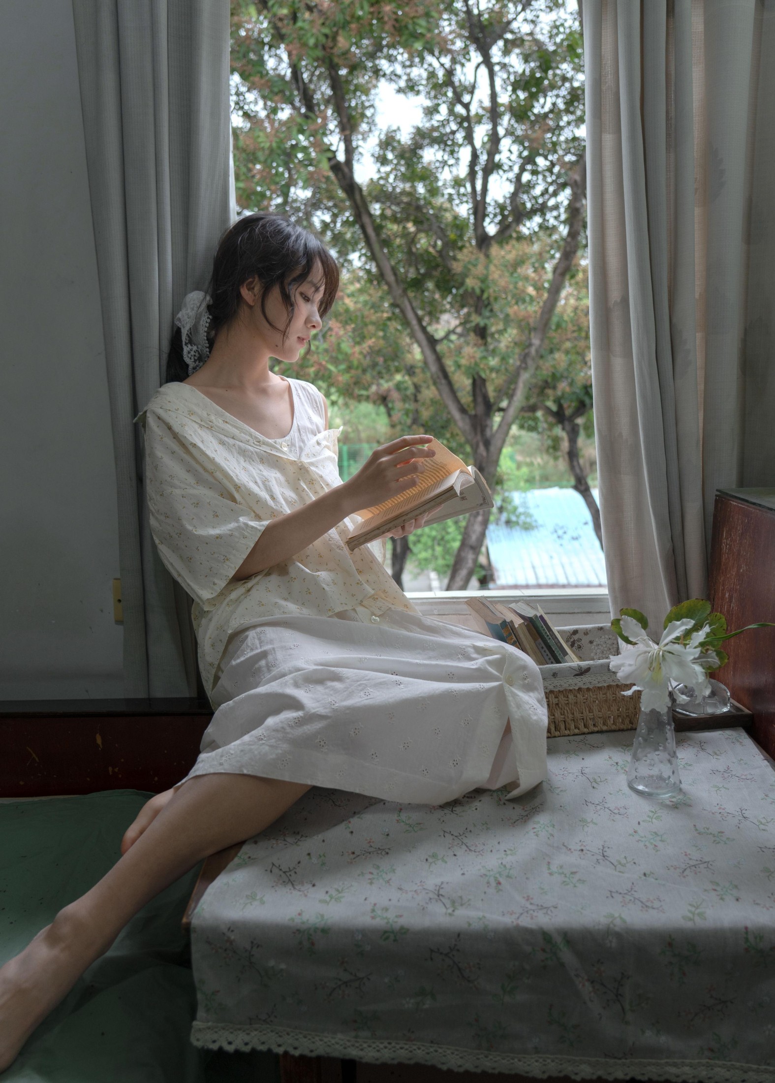 图片[2]-小雨天气 – 《窗畔漫读》[17P]-COS写真在线网