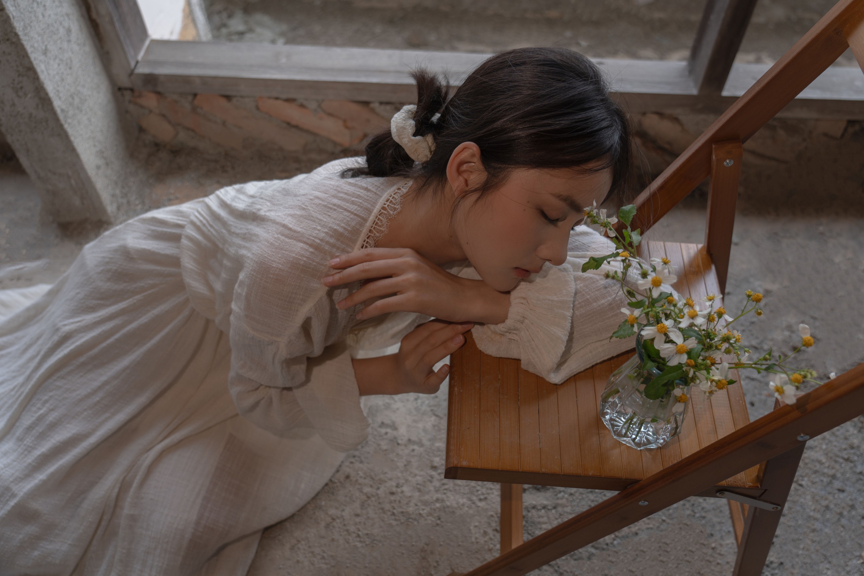 图片[6]-小雨天气 – 《裙摆漫过时光的碎痕》[18P]-COS写真在线网
