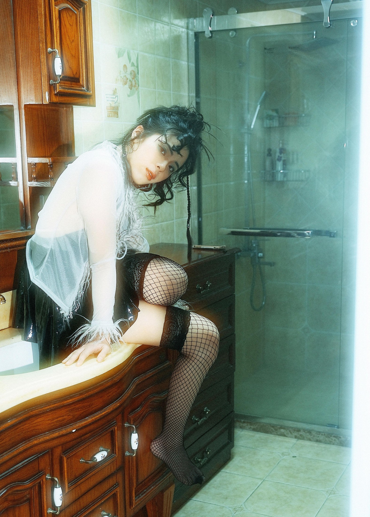图片[2]-一只仟仟 – 《灯光一闪》[13P]-COS写真在线网
