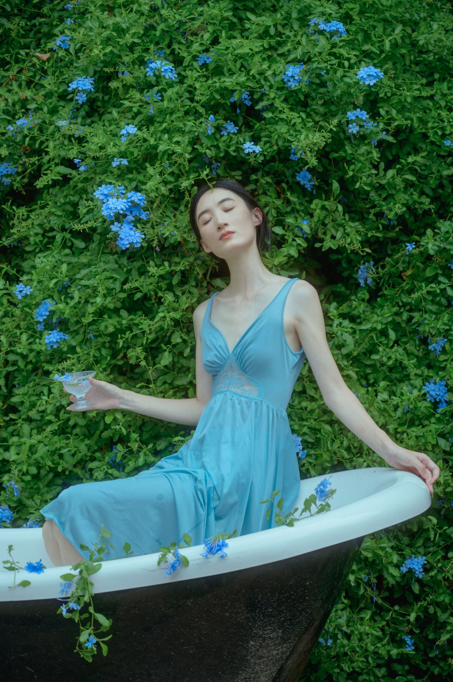 图片[3]-阿吉缘子 – 《夏天与蓝雪花》[14P]-COS写真在线网