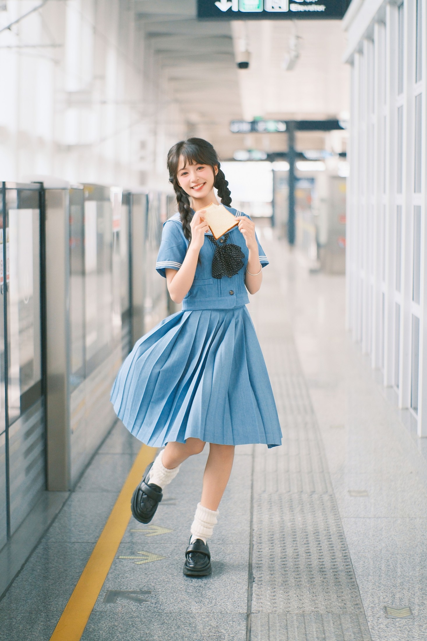 图片[4]-夏芋小年 – 《蓝色系jk》[19P]-COS写真在线网