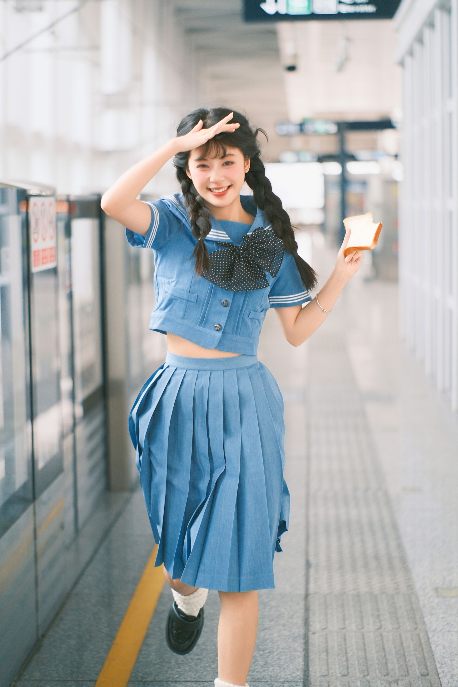 图片[5]-夏芋小年 – 《蓝色系jk》[19P]-COS写真在线网