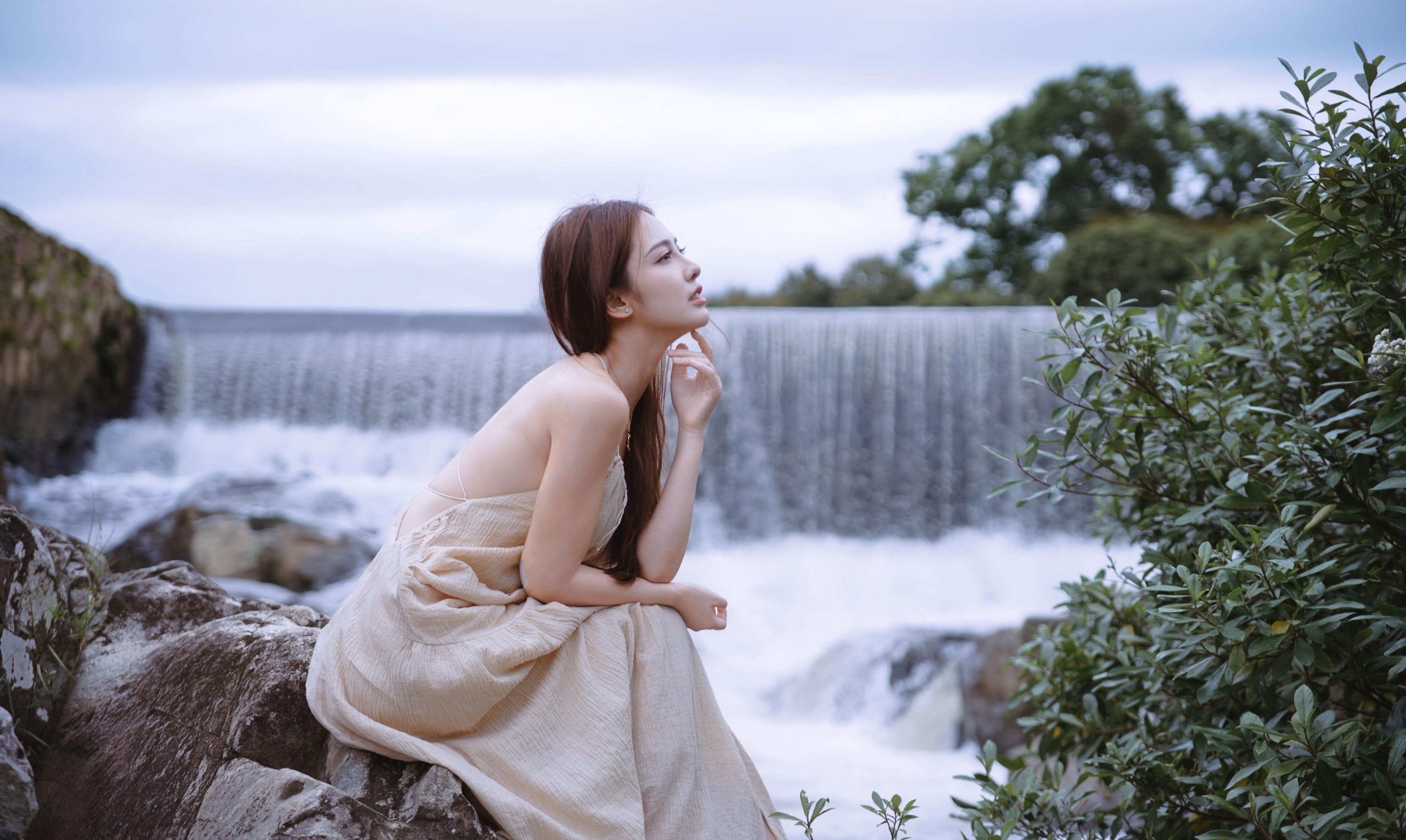图片[2]-颖儿YY – 《瀑边仙踪：麻裙少女的秘境》[42P]-COS写真在线网