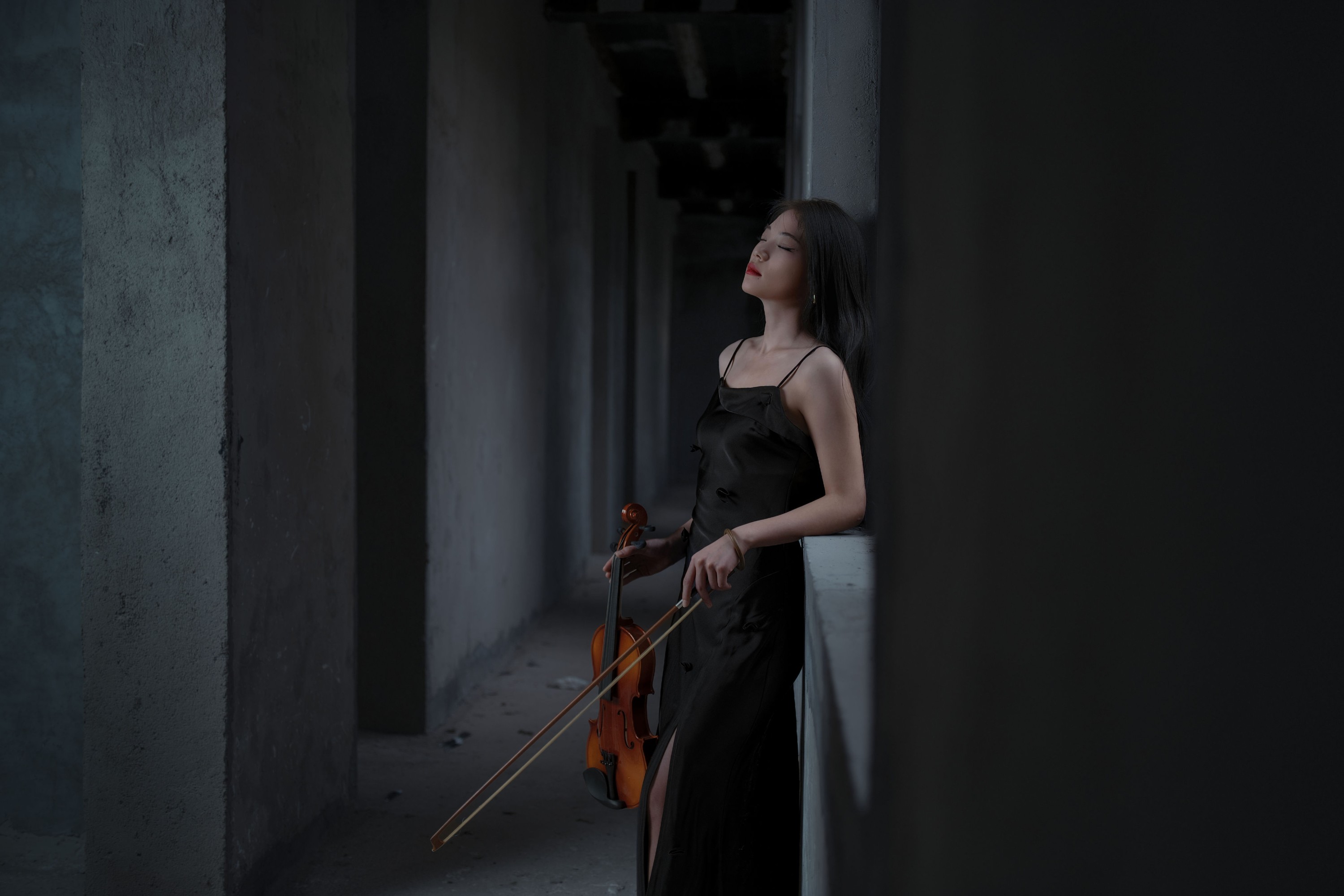 图片[4]-小七 – 《废墟中的小提琴少女》[14P]-COS写真在线网