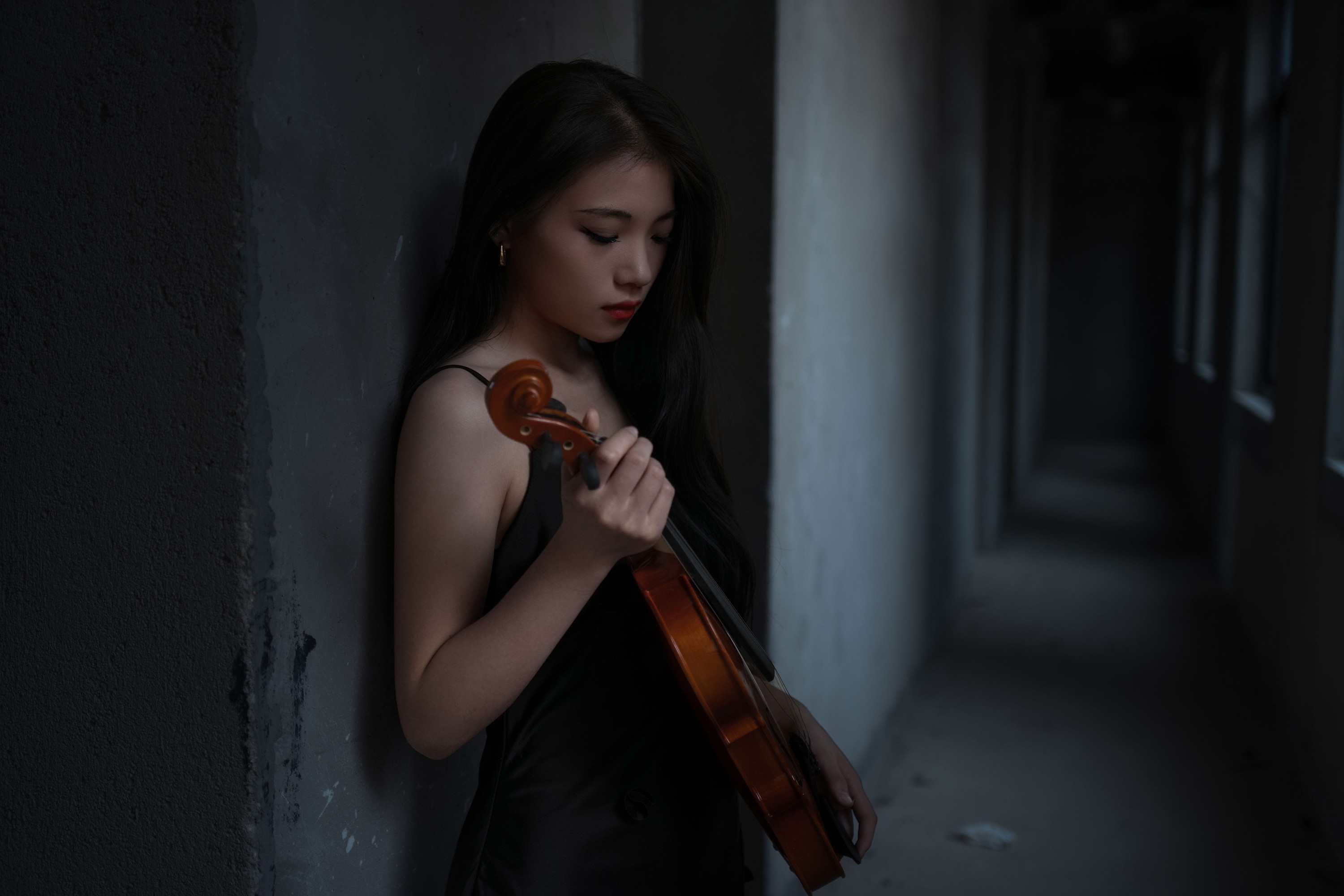 图片[6]-小七 – 《废墟中的小提琴少女》[14P]-COS写真在线网