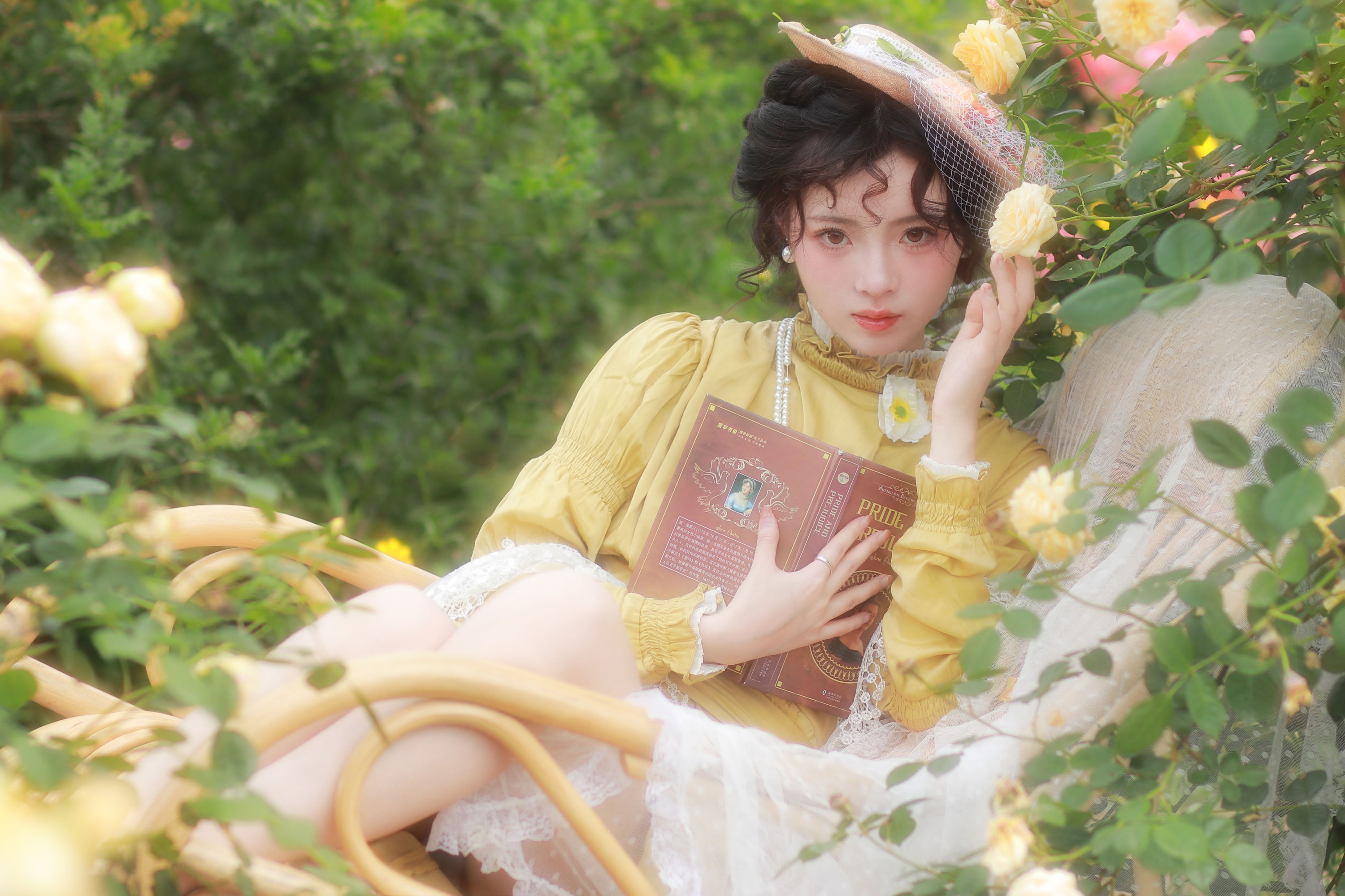 图片[4]-鹿离 – 《庄园少女～在浪漫的小花园小憩》[16P]-COS写真在线网