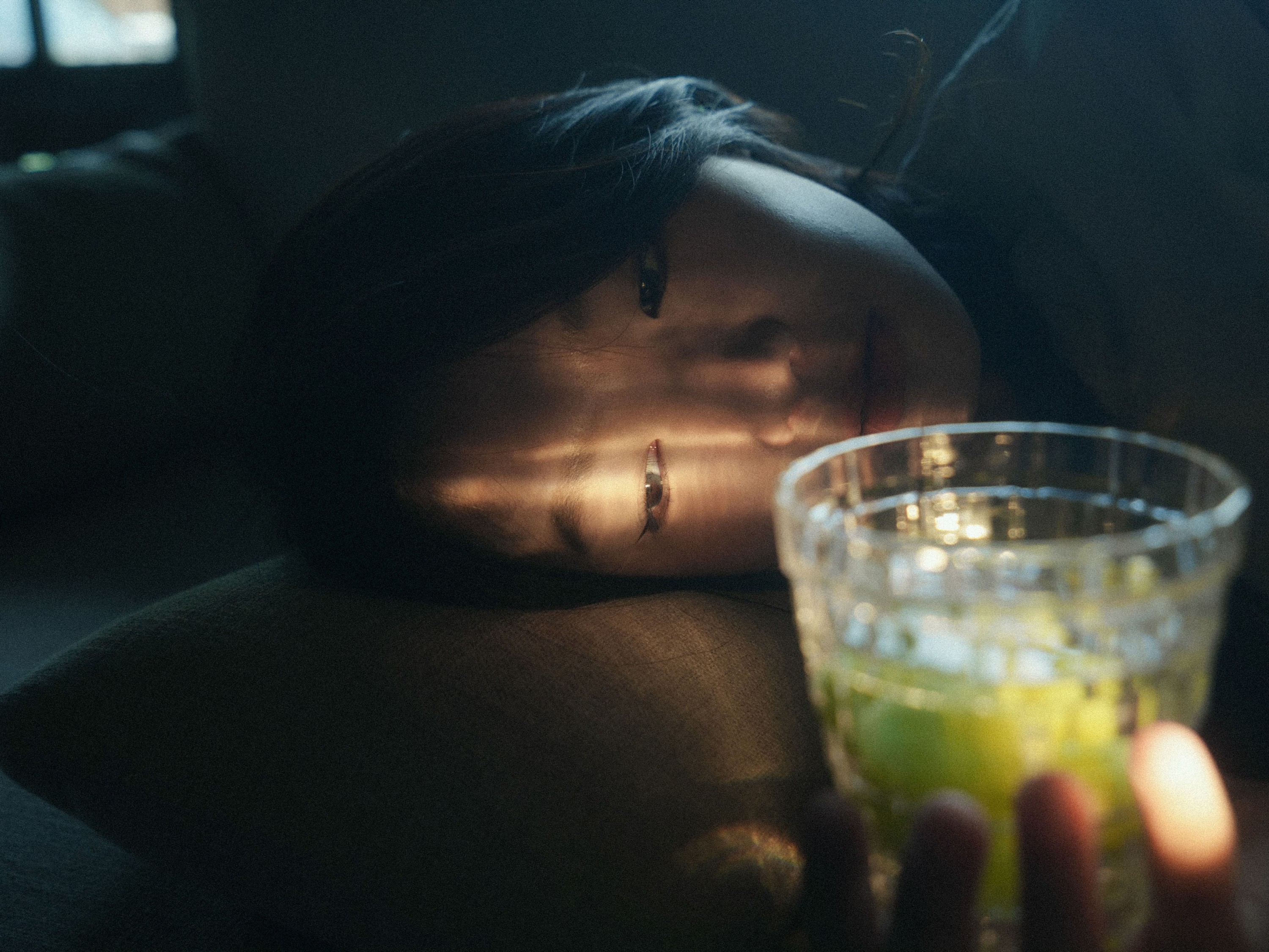 图片[6]-腊月 – 《情绪隐藏着光影中》[15P]-COS写真在线网